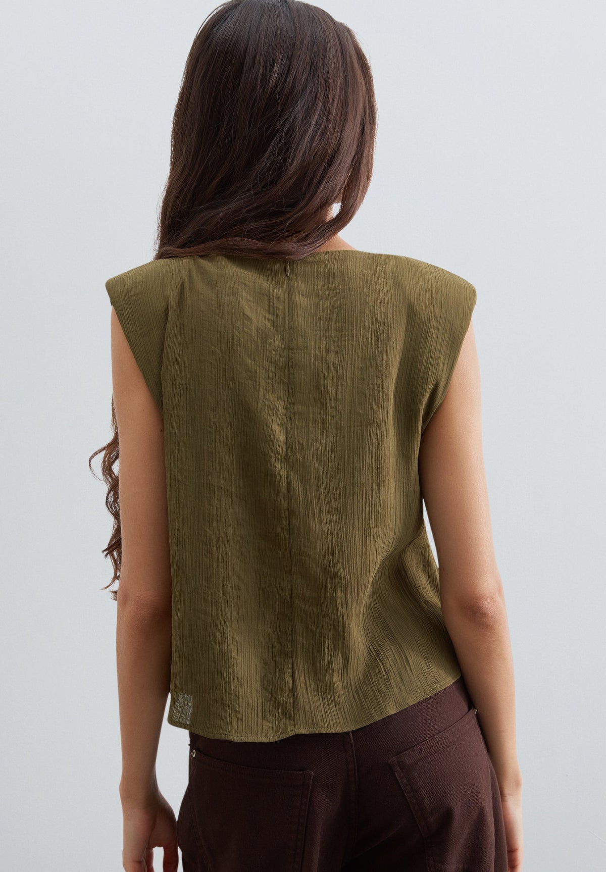 TEXTURED CROSSOVER TOP
