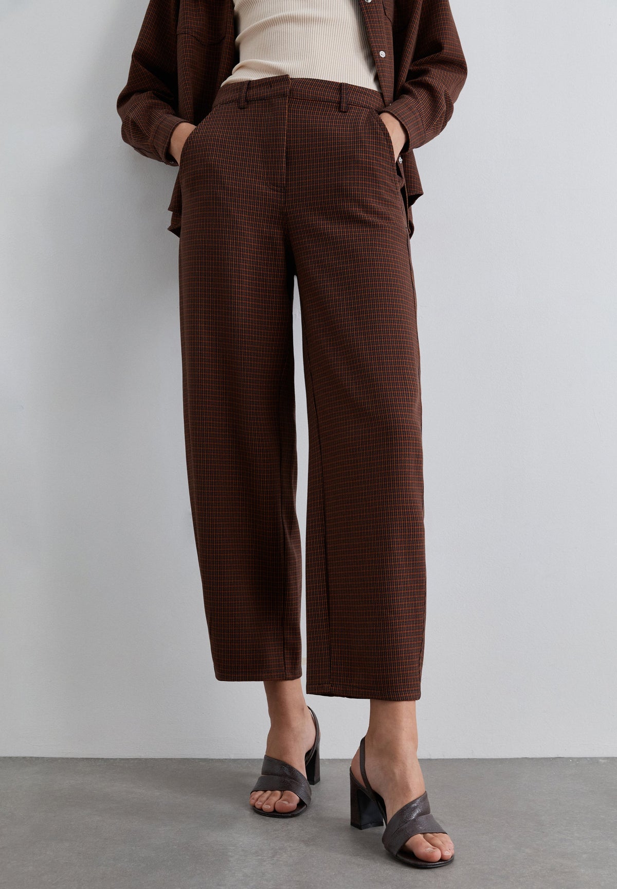 BALLOON CUT CHECKED TROUSERS