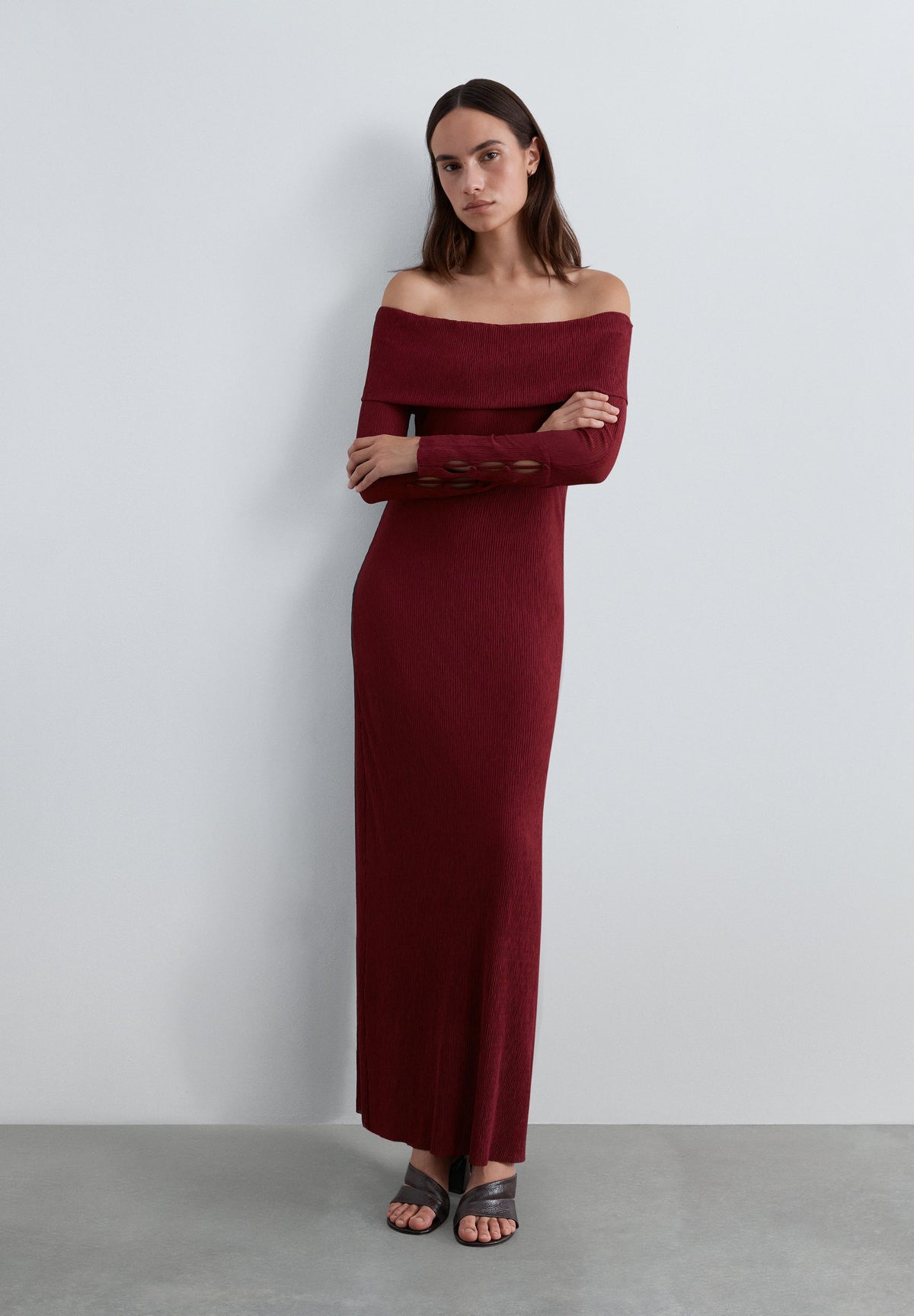 STRICKKLEID MIT CARMEN-AUSSCHNITT