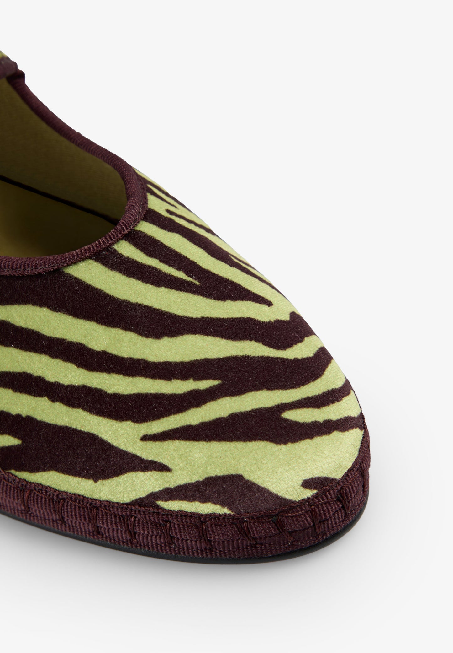 BALLERINAS AUS SAMT MIT ANIMALPRINT