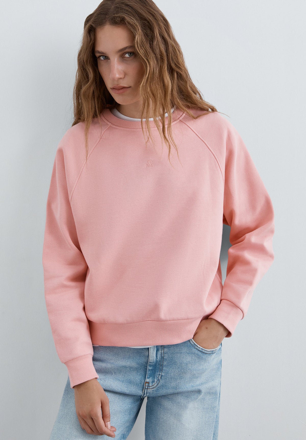 SWEATSHIRT MIT GLITZERPRINT AUF DEM RÜCKEN