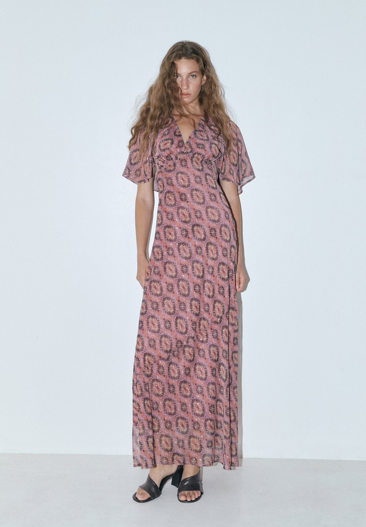FLIESSENDES KLEID MIT PRINT