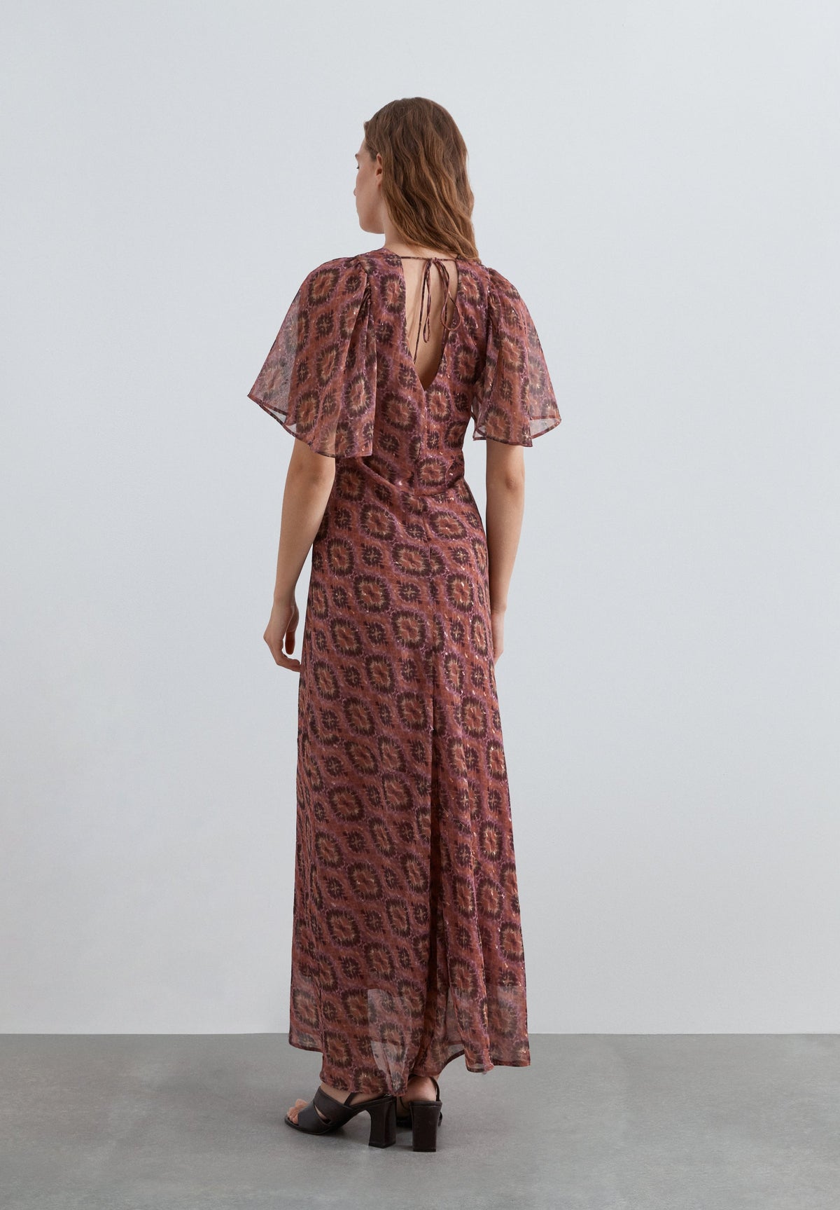 FLIESSENDES KLEID MIT PRINT
