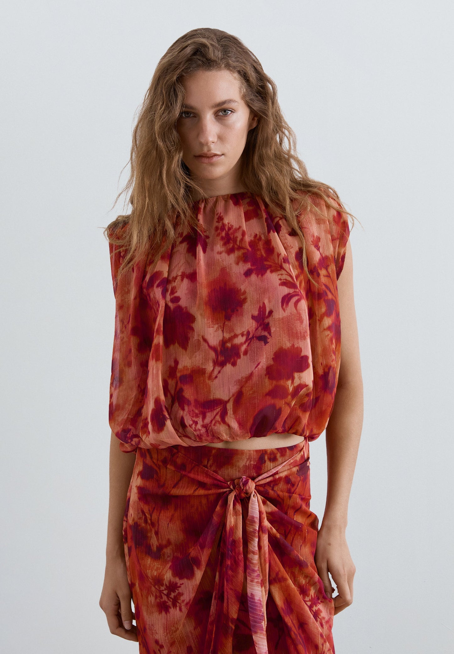 GERAFFTES TOP MIT BLUMENPRINT