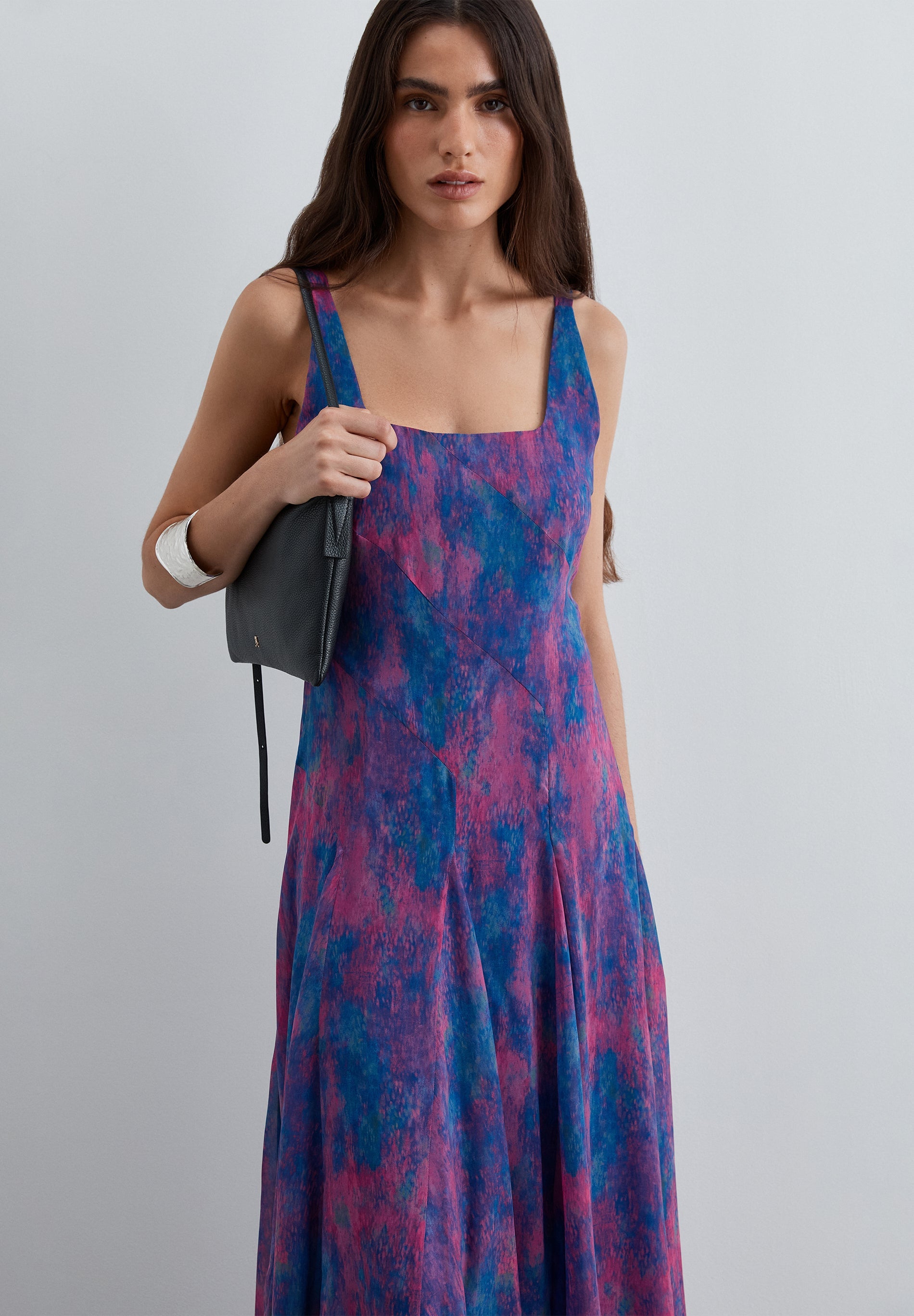 FLIESSENDES KLEID MIT PRINT