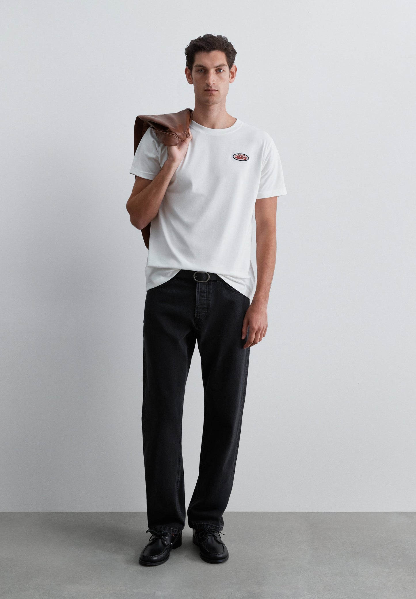SHIRT MIT PRINT UND AUFNÄHER