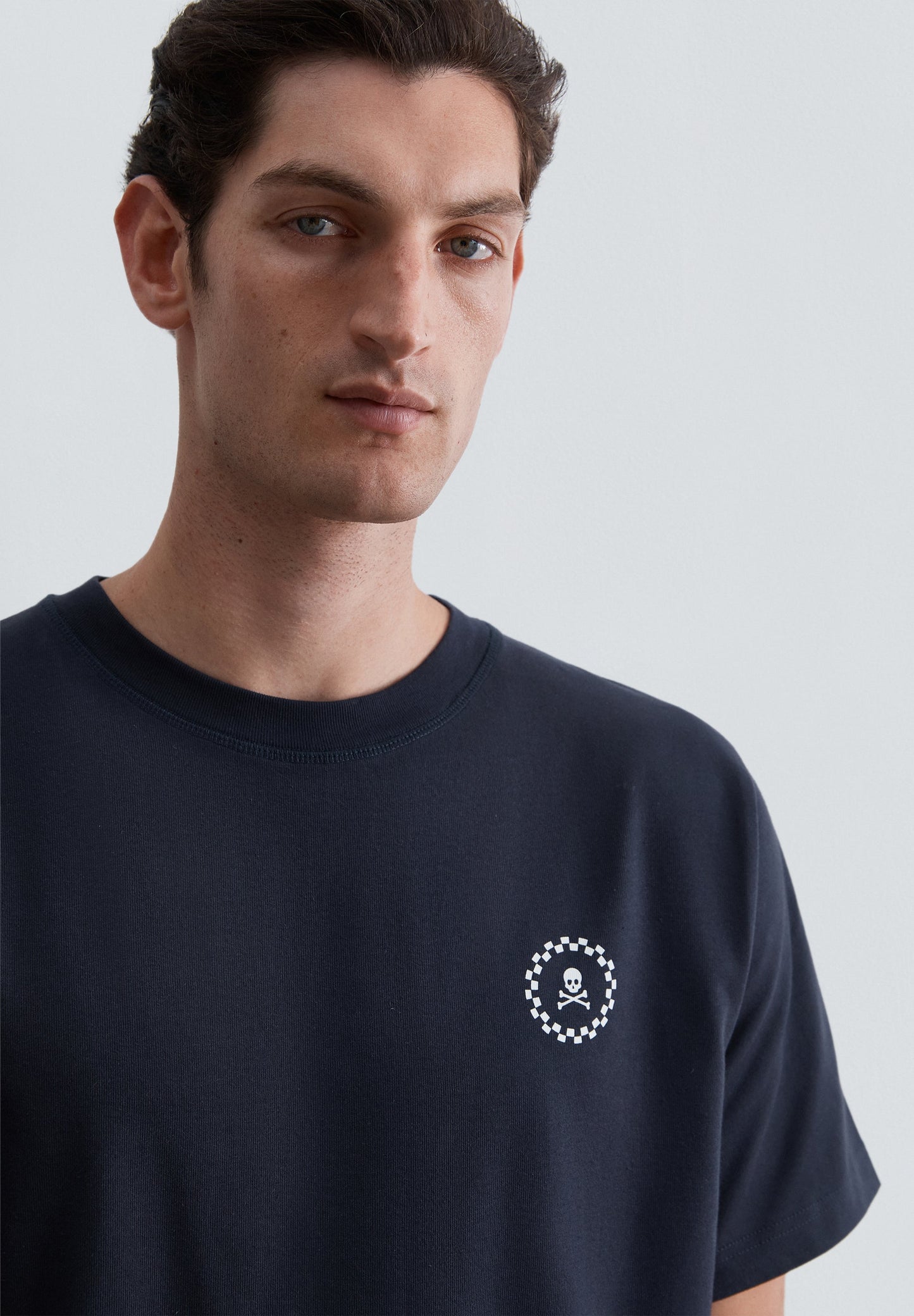 T-SHIRT MIT LOGO UND PRINT HINTEN