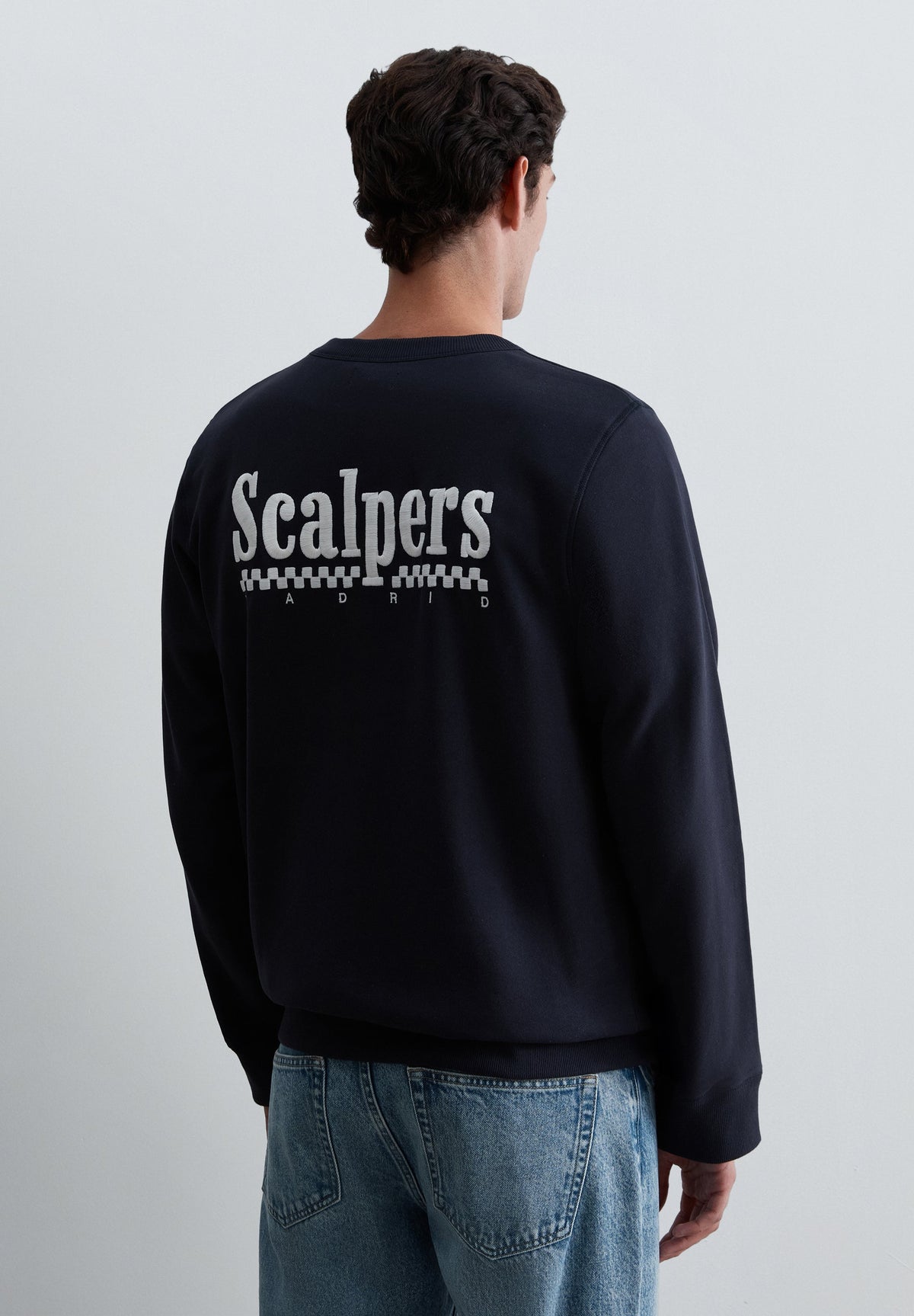 SWEATSHIRT MIT LOGO-STICKEREI HINTEN