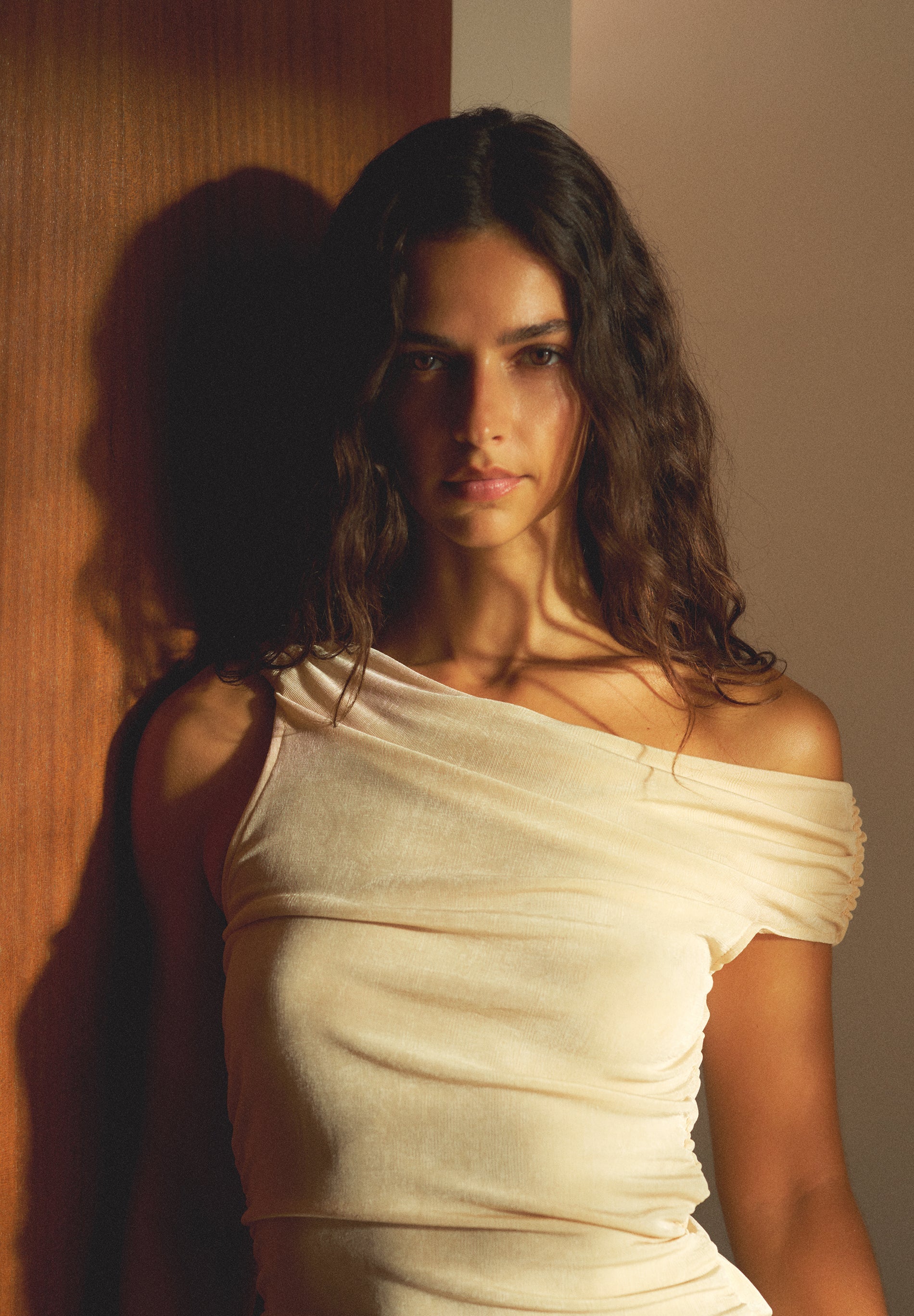ASYMMETRISCHE TOP PLOOIEN