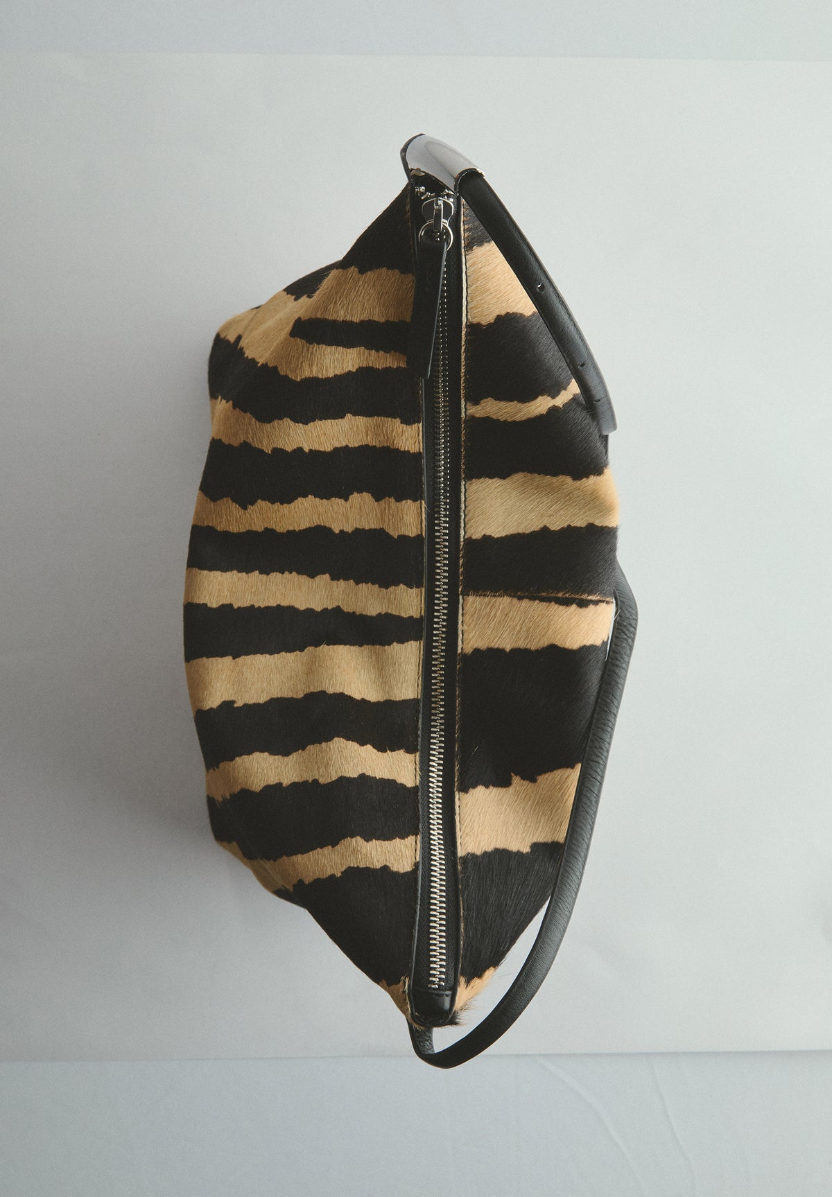 BORSA A SPALLA PELLE DETTAGLIO MANICO