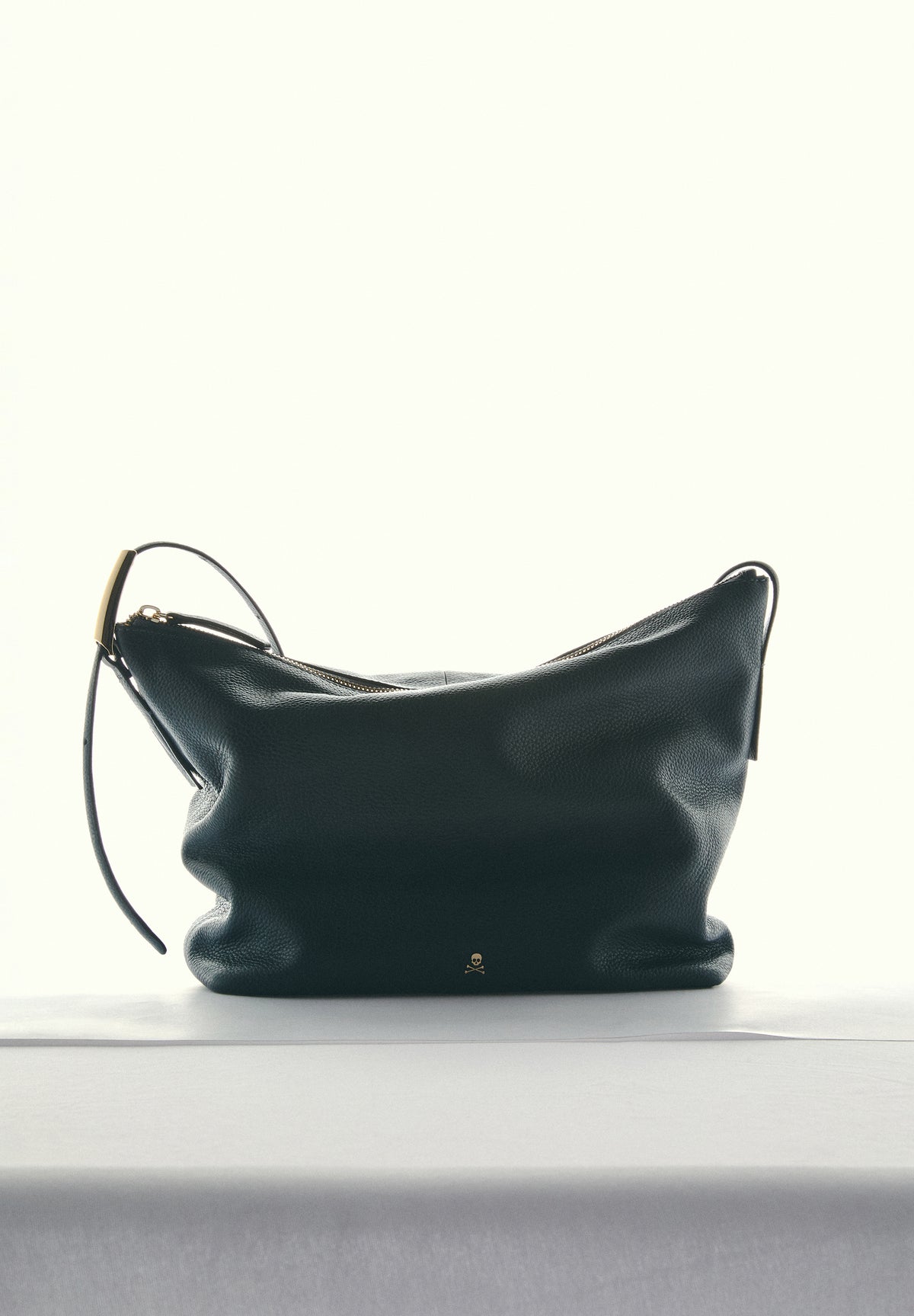 BORSA A SPALLA PELLE DETTAGLIO MANICO