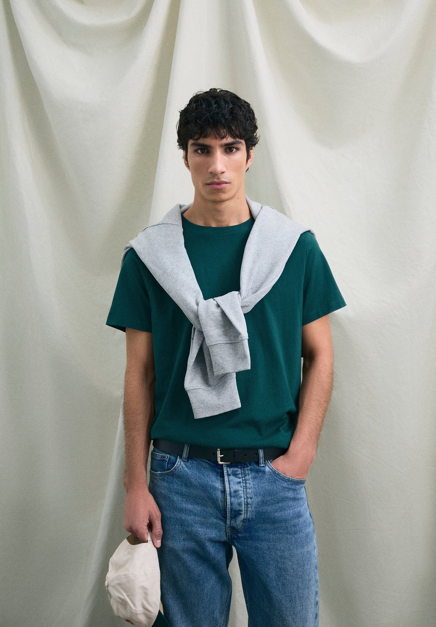 SHIRT MIT AUFGESTICKTEM TOTENKOPF