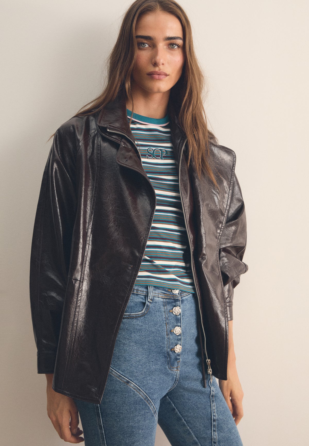 BOOTCUT-JEANS MIT HOHEM BUND