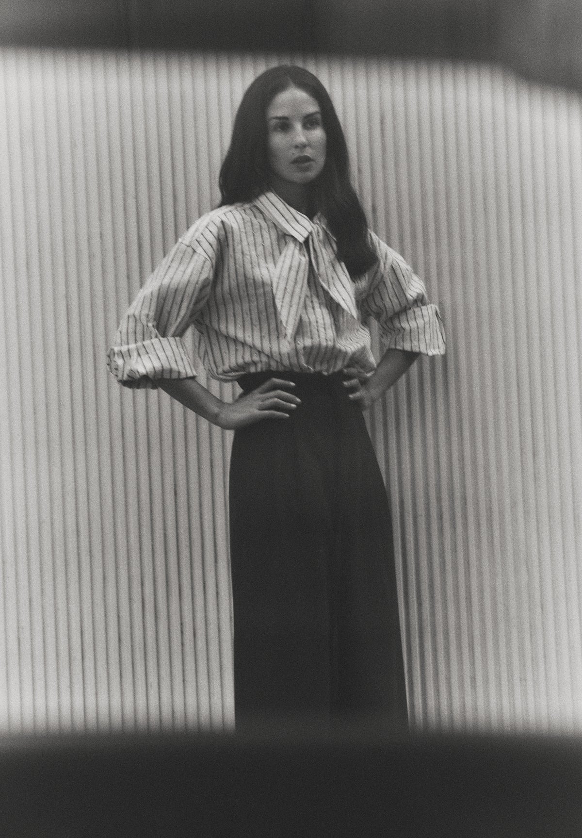 STRIPED TIE COLLAR SHIRT