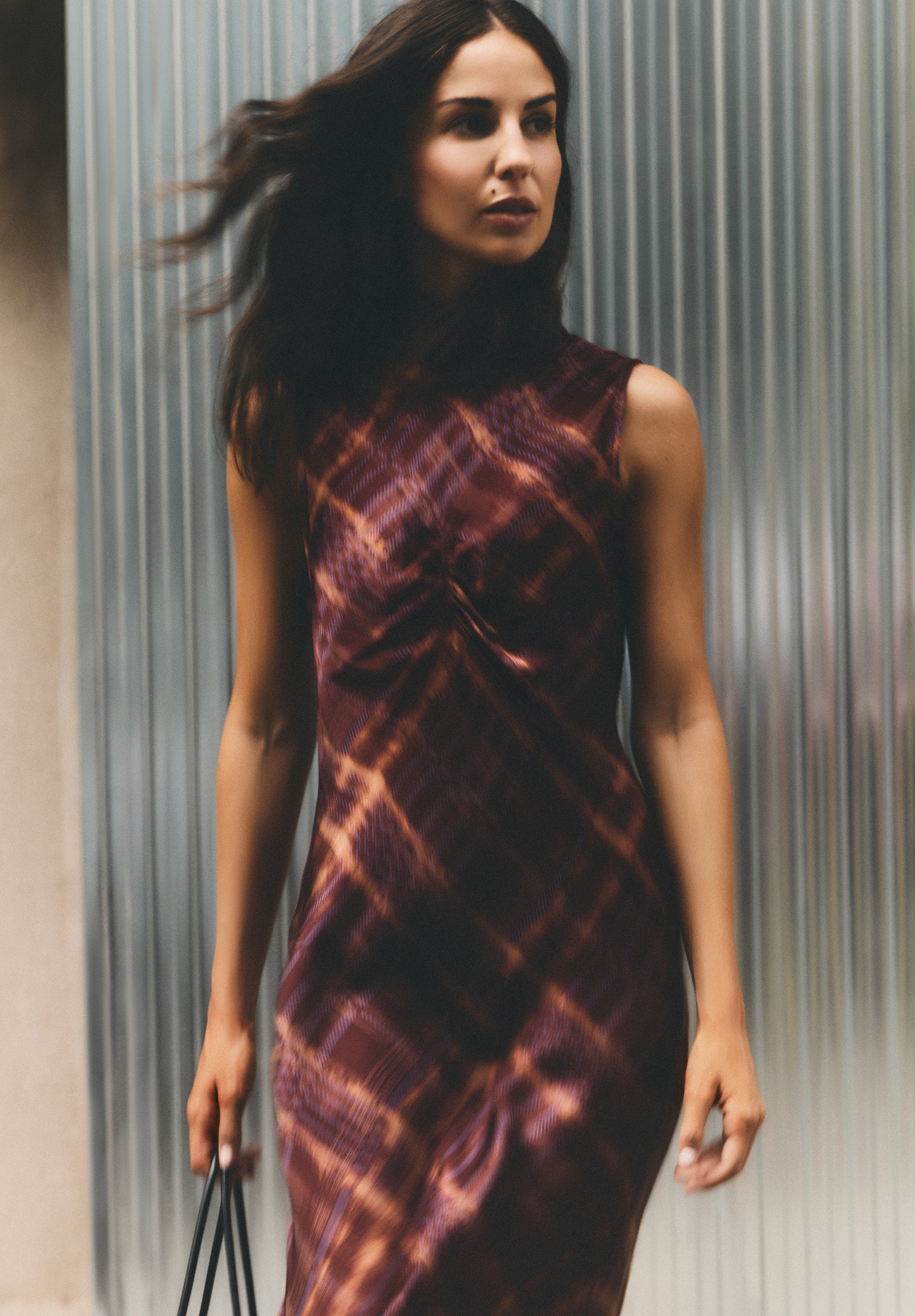NECKHOLDER-KLEID MIT PRINT