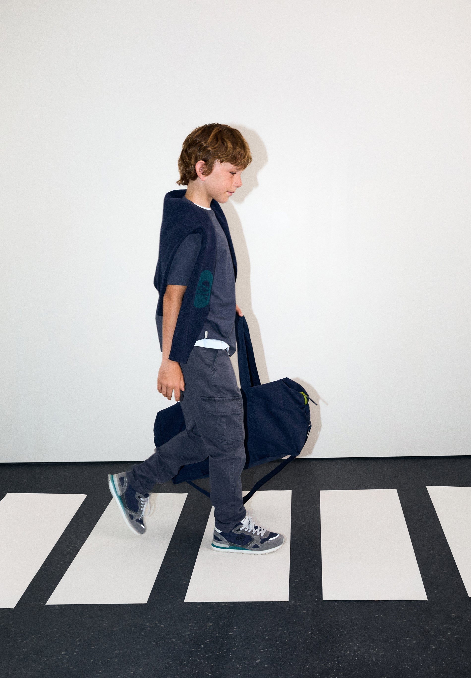 TASCHE AUS TECHNISCHEM GEWEBE MIT PRINT