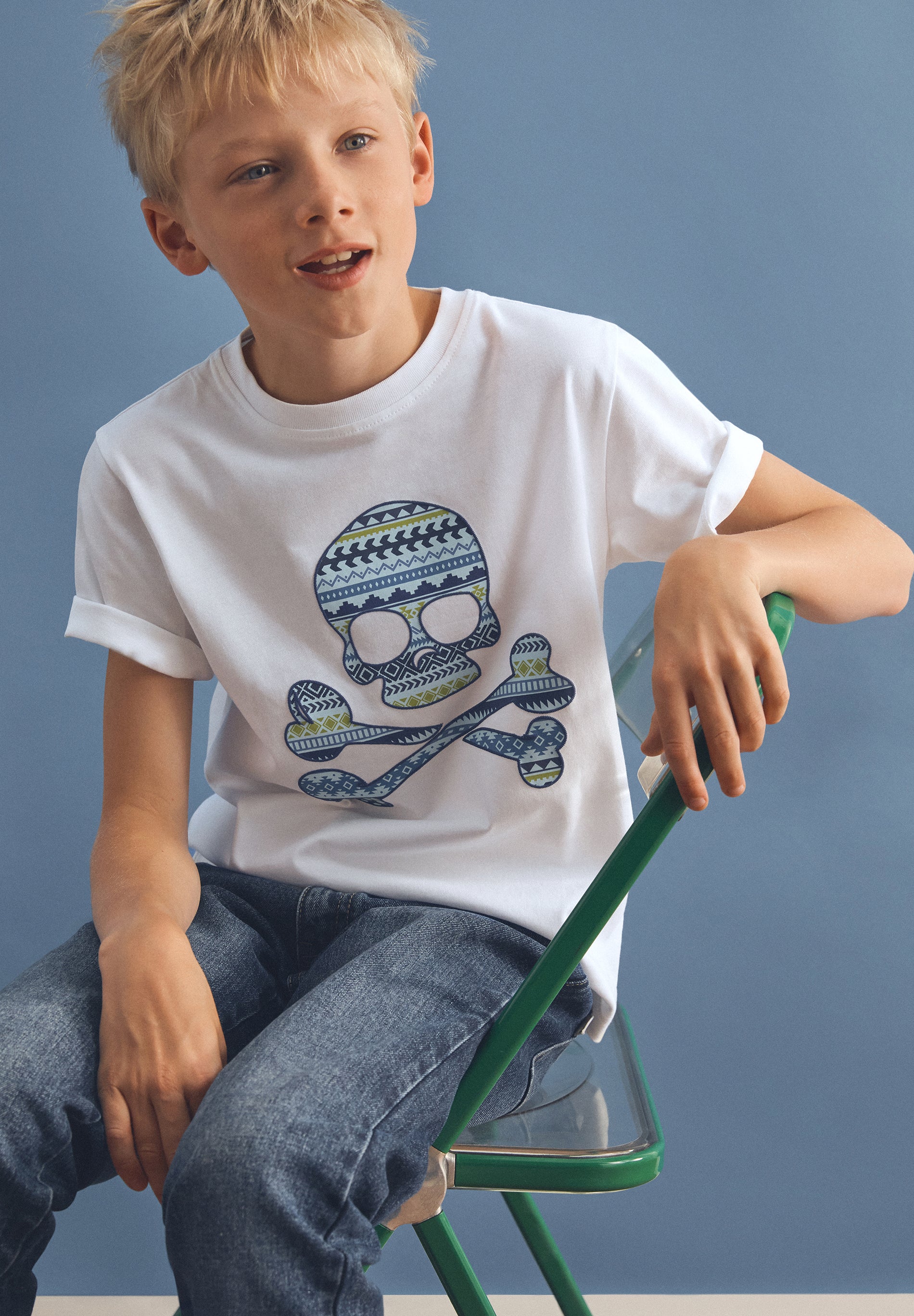 T-SHIRT MIT TOTENKOPF-PRINT