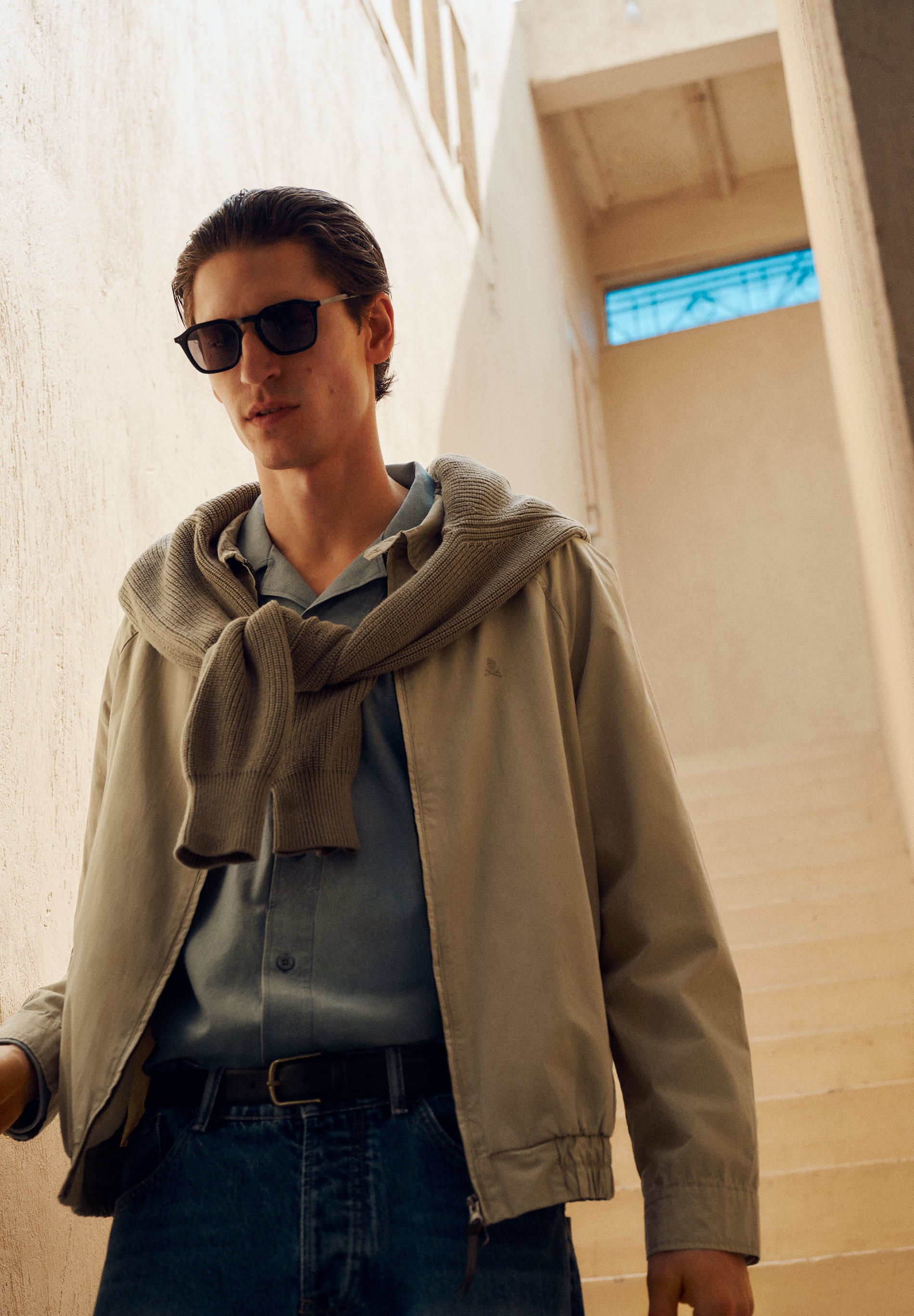 CARDIGAN IM BOMBERJACKEN-STIL MIT STICKEREI