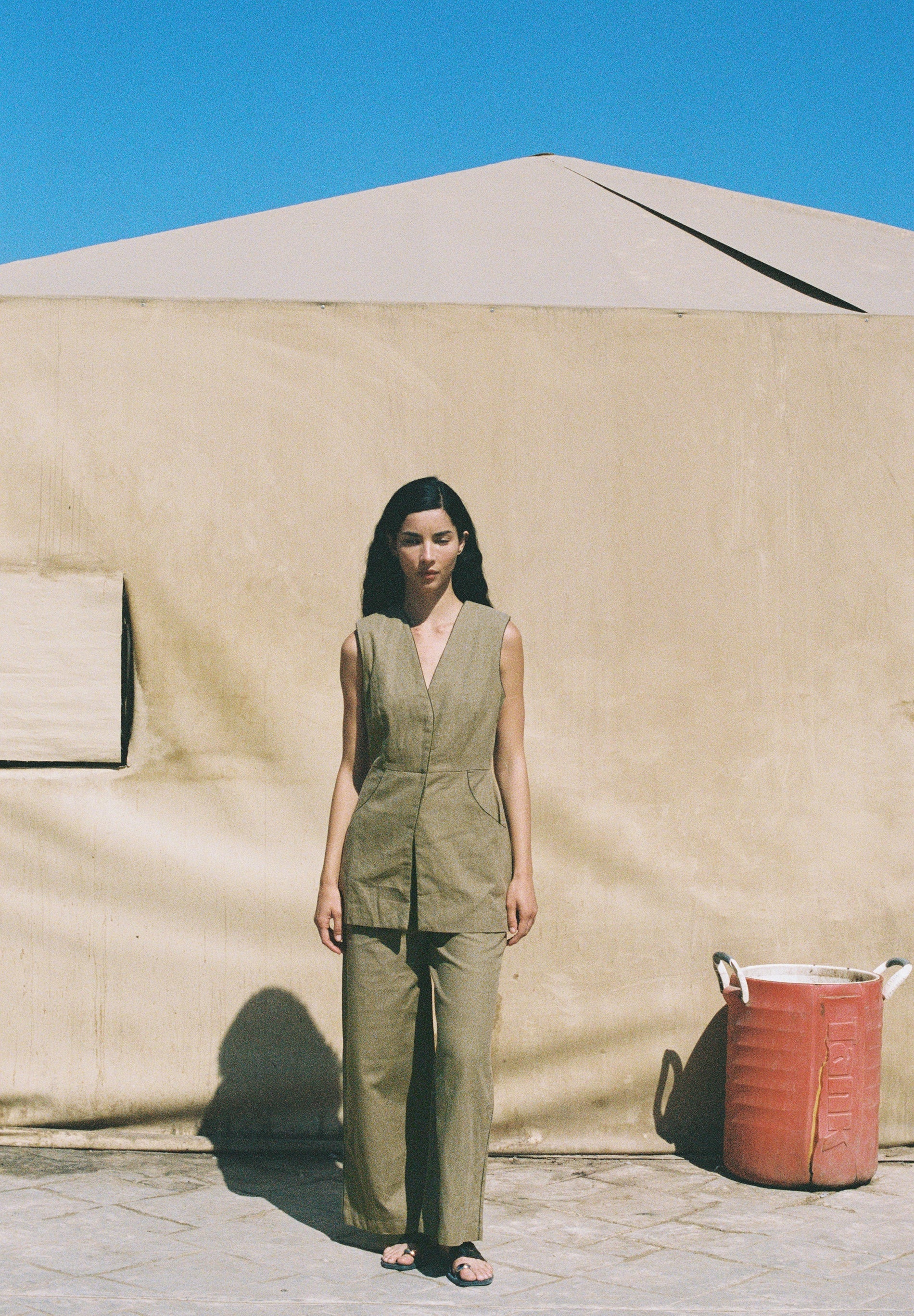 PANTALON POCHES CONTRASTANTES