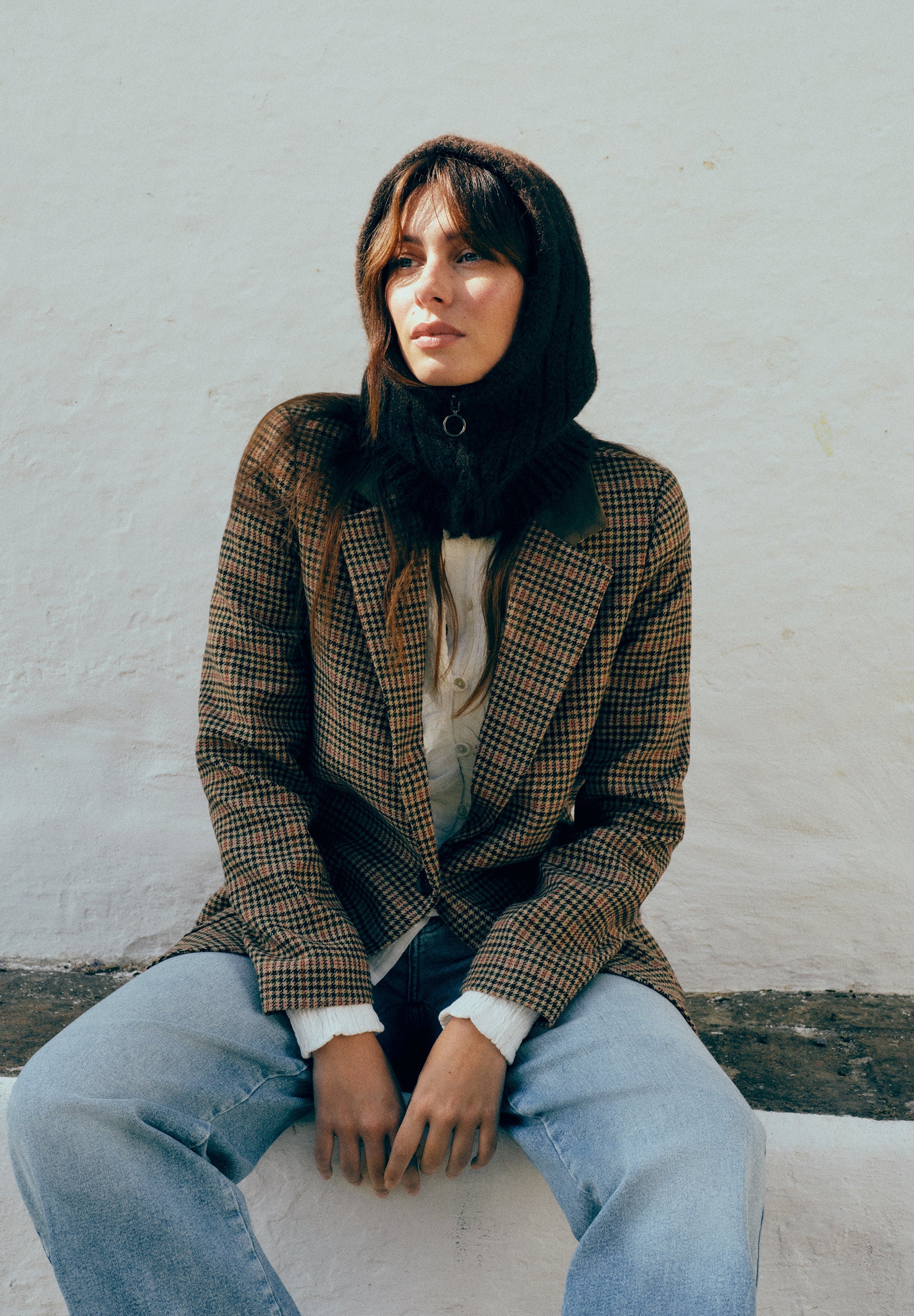 BLAZER MIT FARBLICH ABGESETZTEN DETAILS