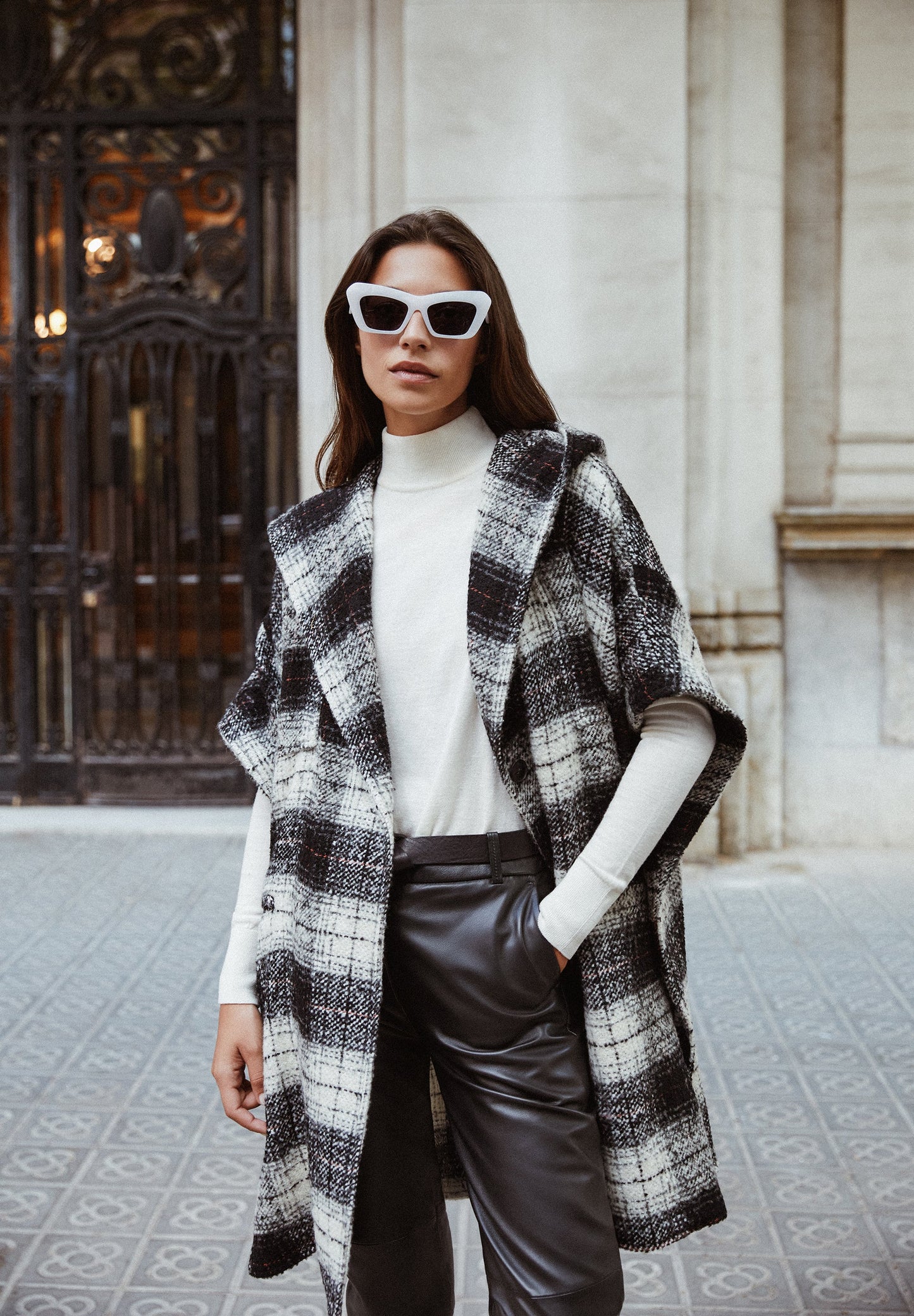 LIGHTWEIGHT CHECKED CAPE