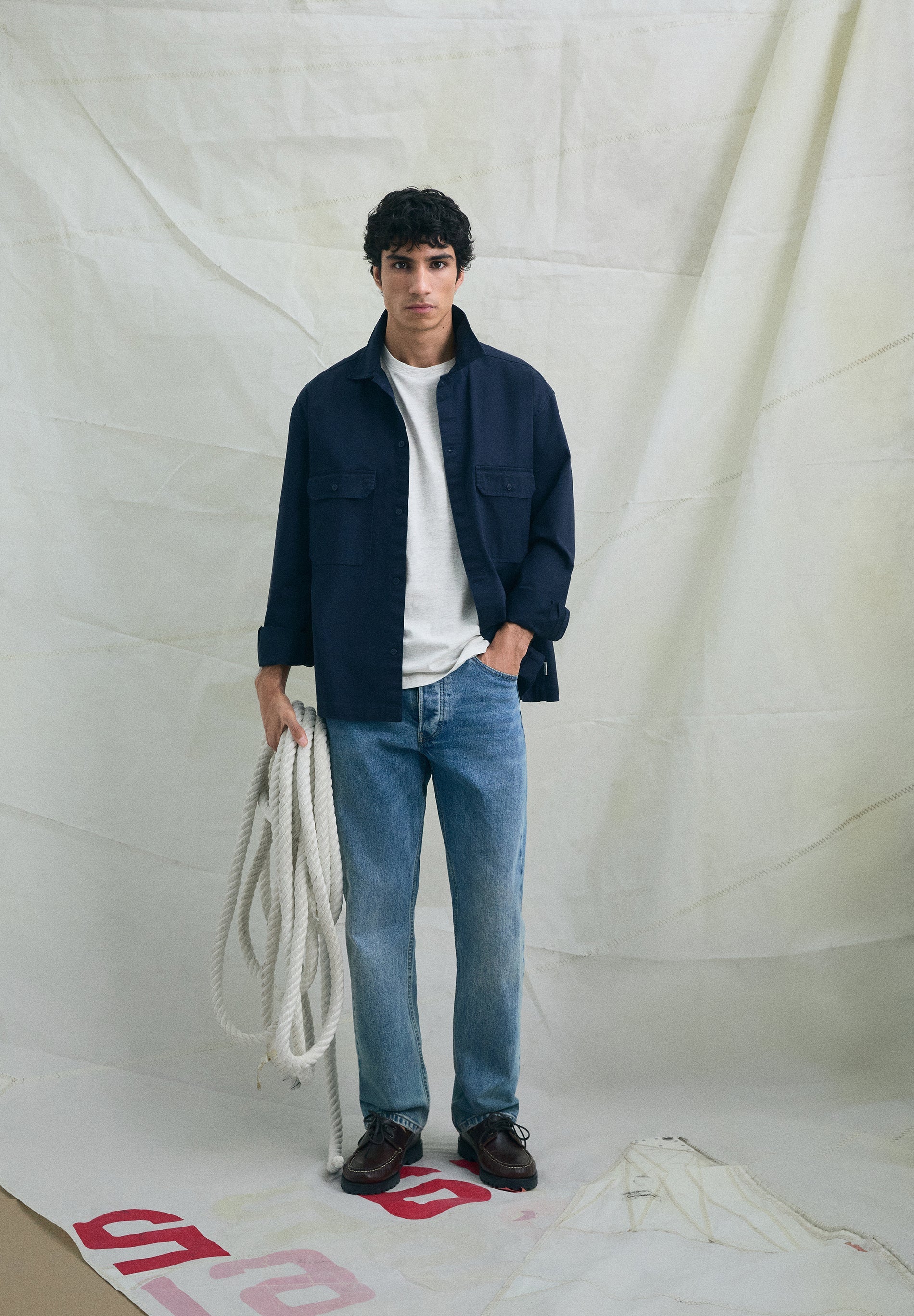 REGULAR JEANS