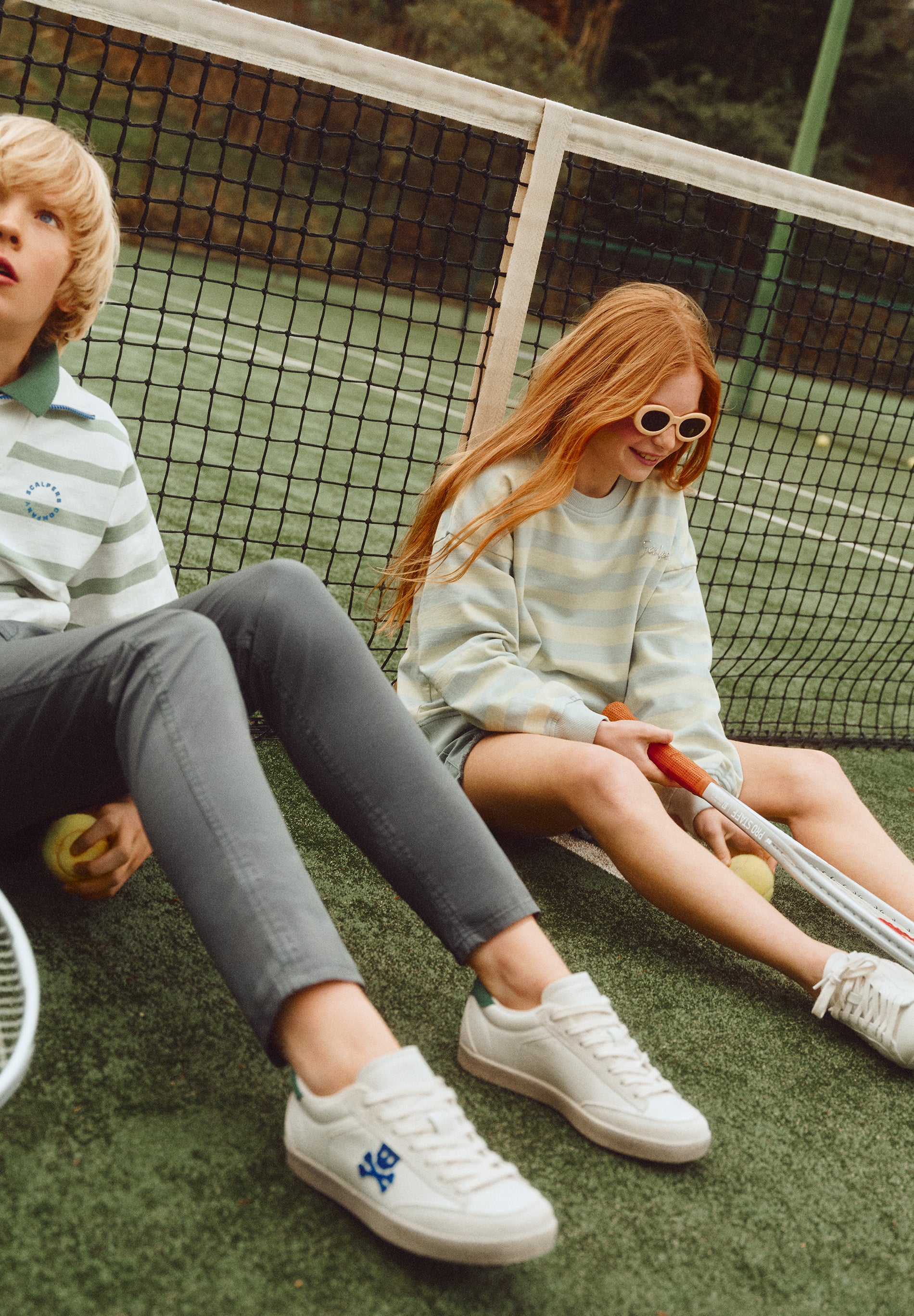 HOODY IM RELAXED FIT MIT STREIFEN