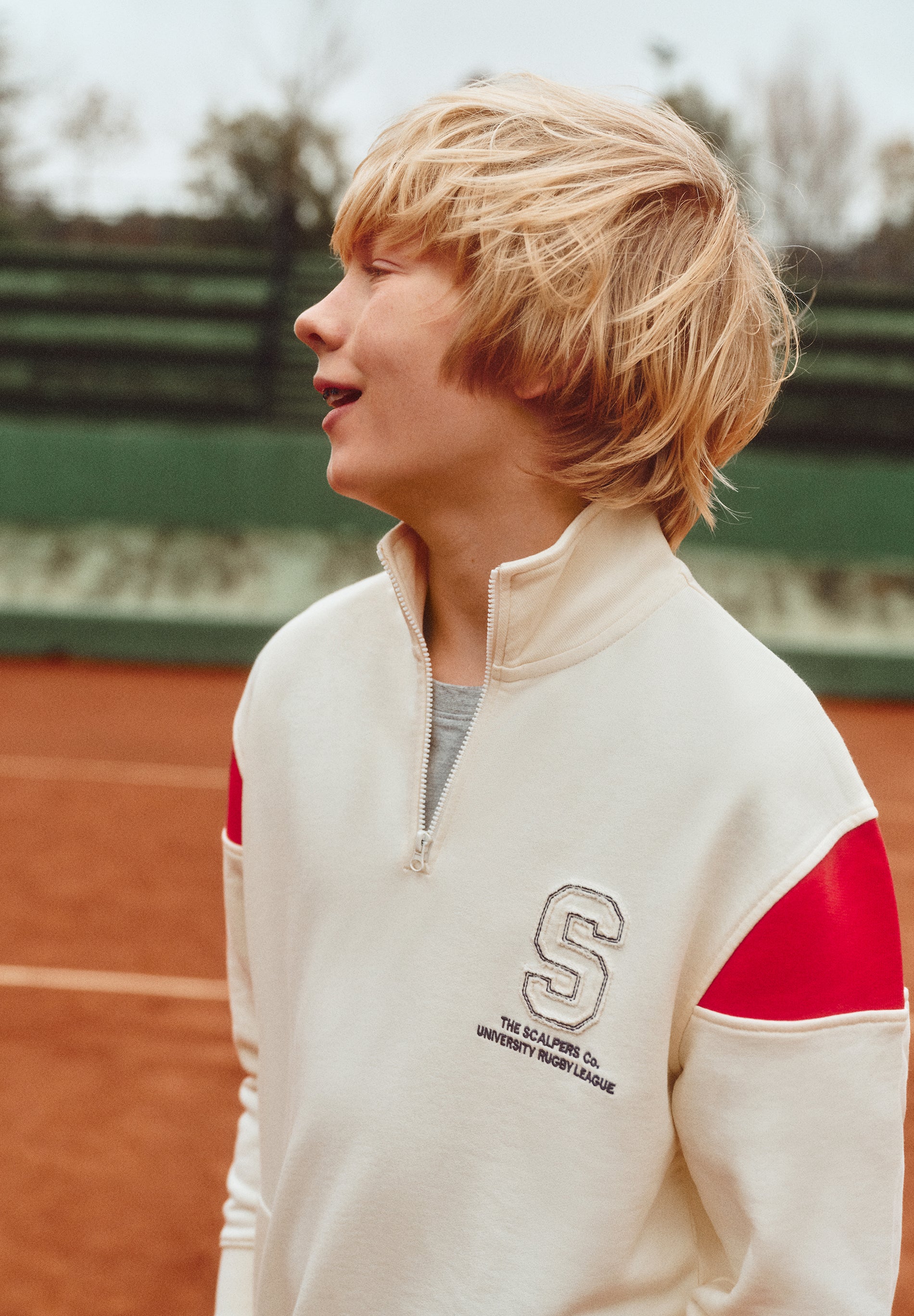 HOODY MIT STEHKRAGEN UND REISSVERSCHLUSS