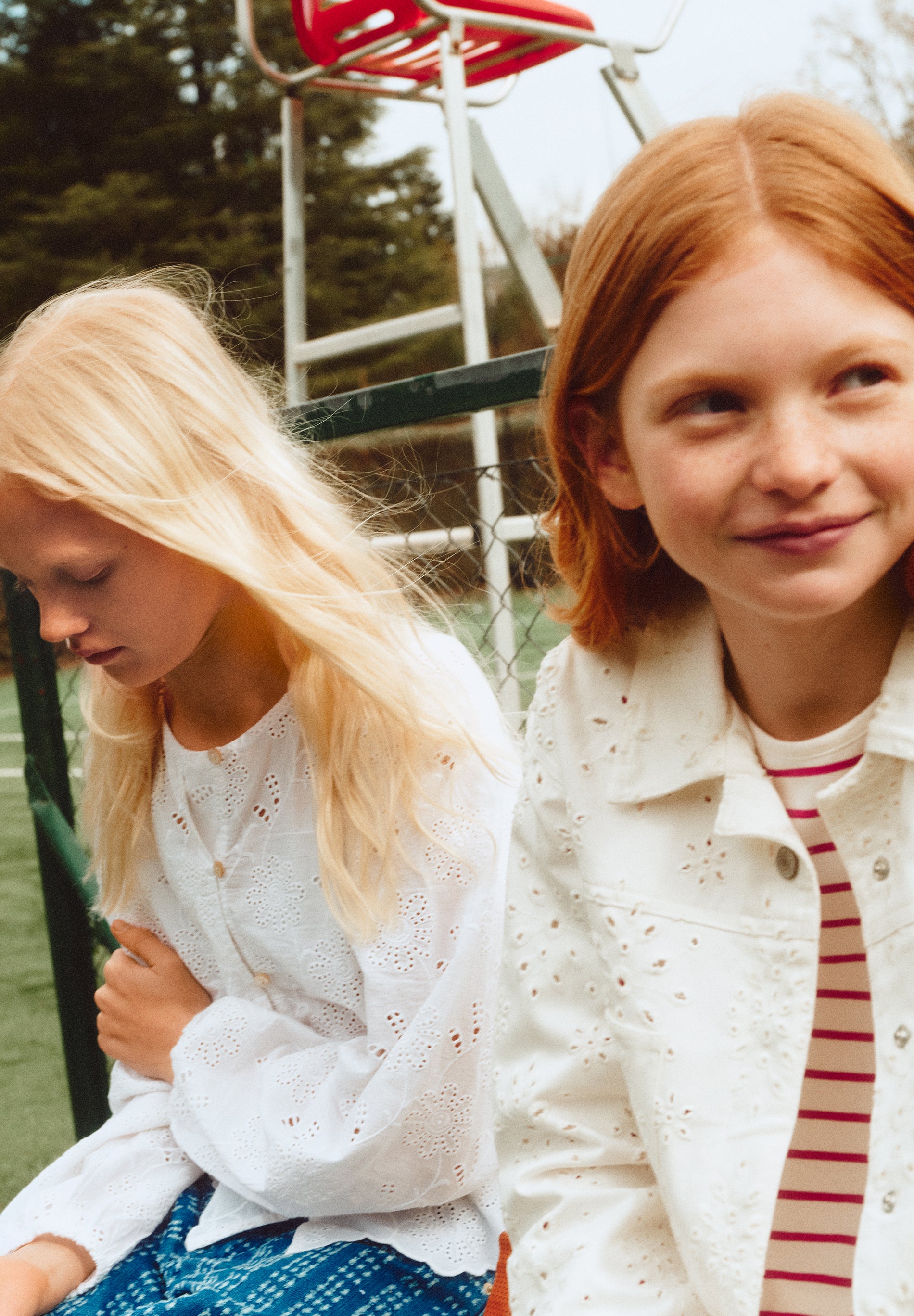 CARDIGAN MIT LOCHMUSTER