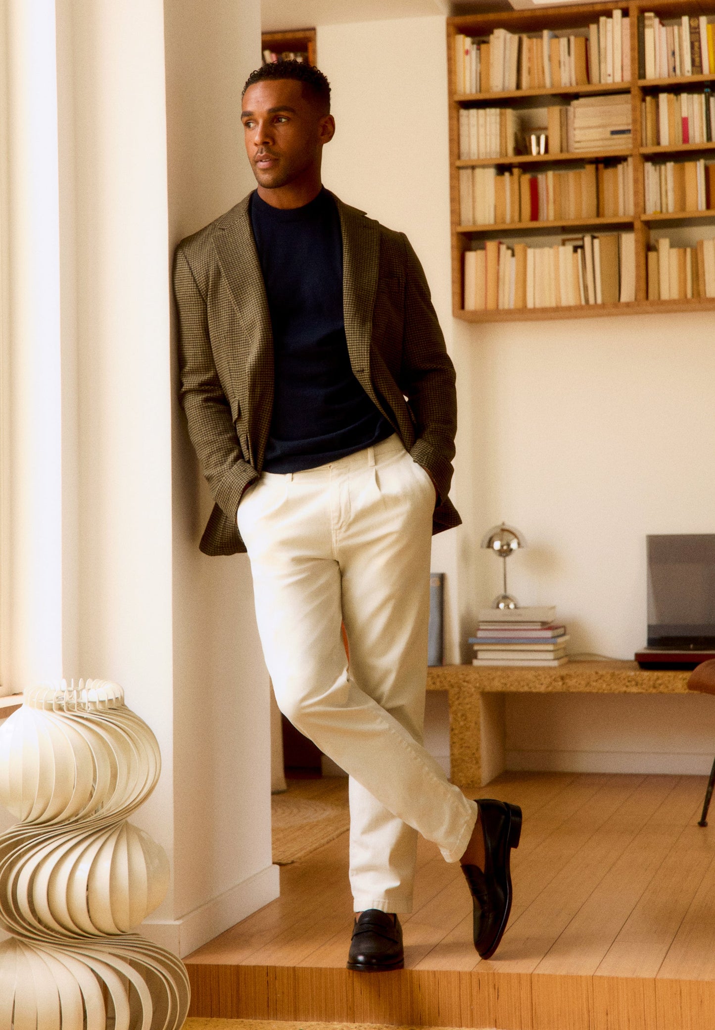 RELAXED CHINO TROUSERS WITH DARTS