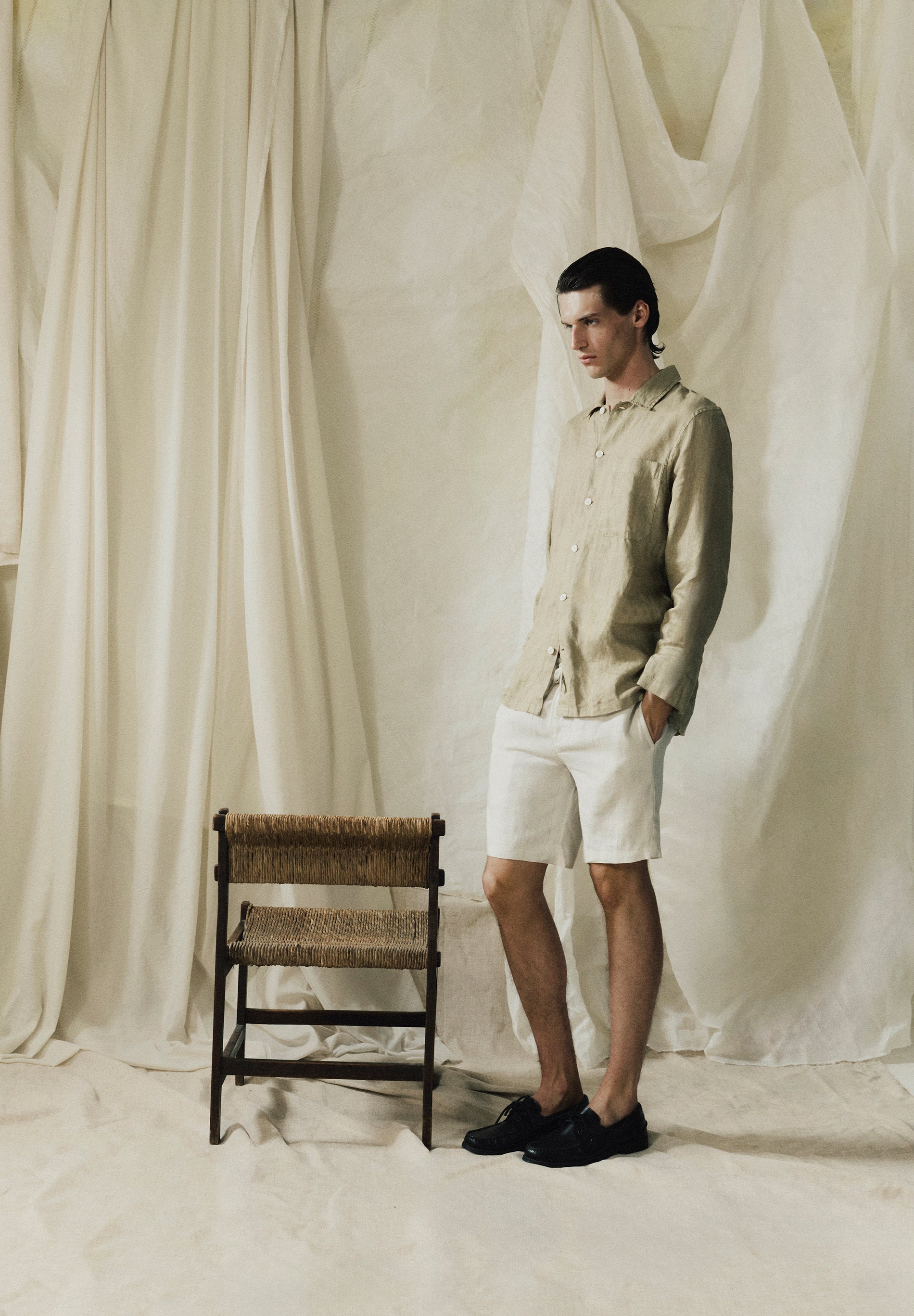 PLAIN LINEN BERMUDA SHORTS