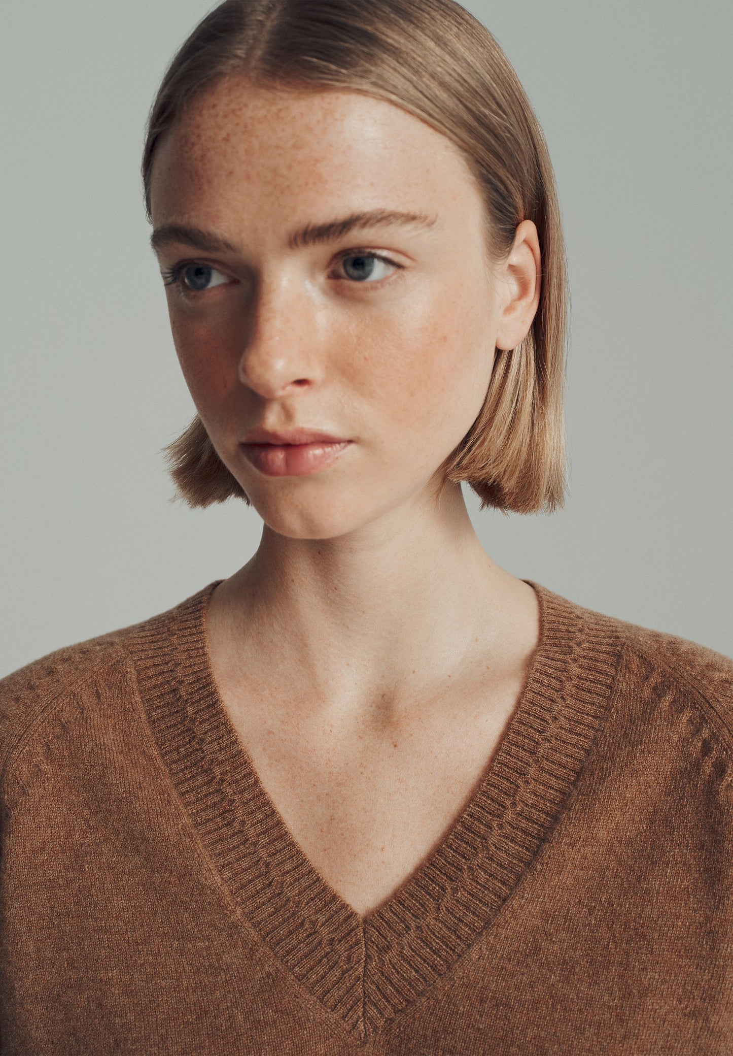 PULL 100 % CACHEMIRE COL EN V