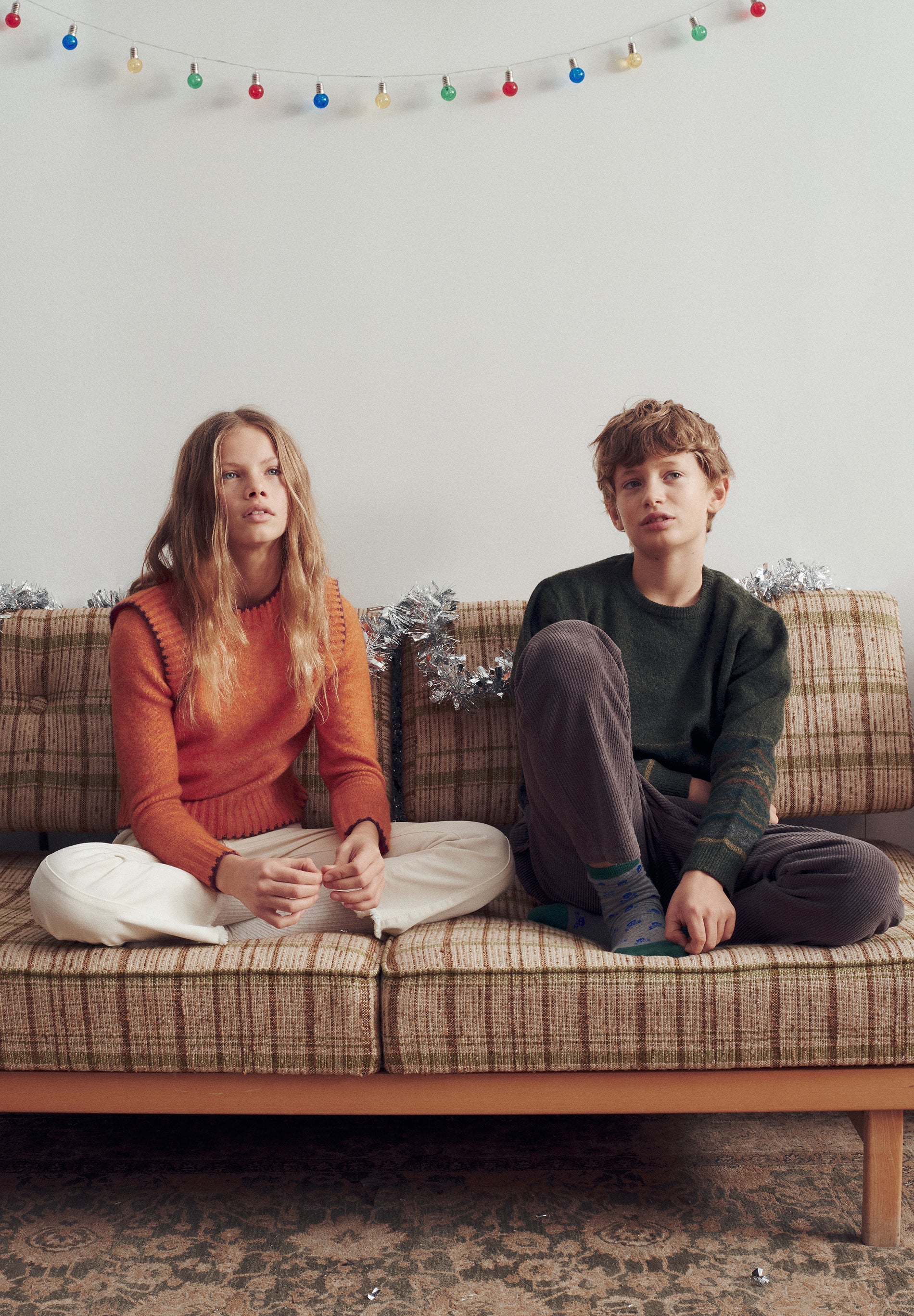 CONTRAST KNIT SWEATER