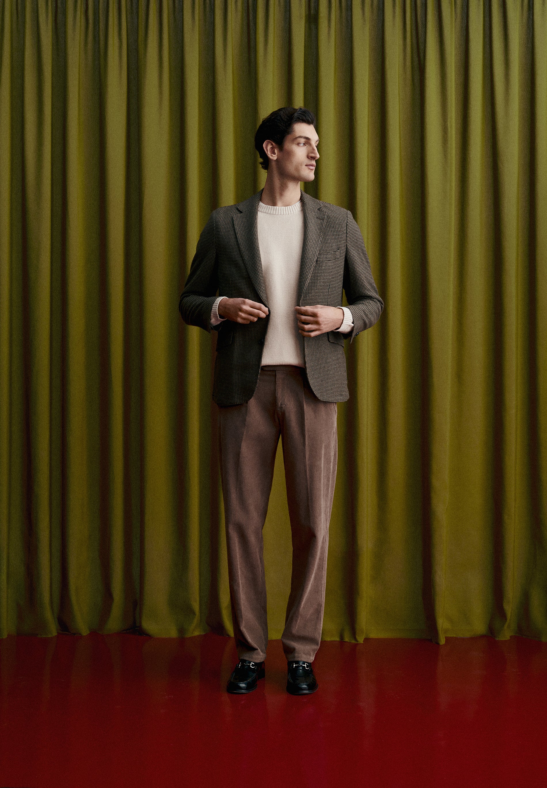 SLIM FIT CORDUROY TROUSERS WITH DARTS