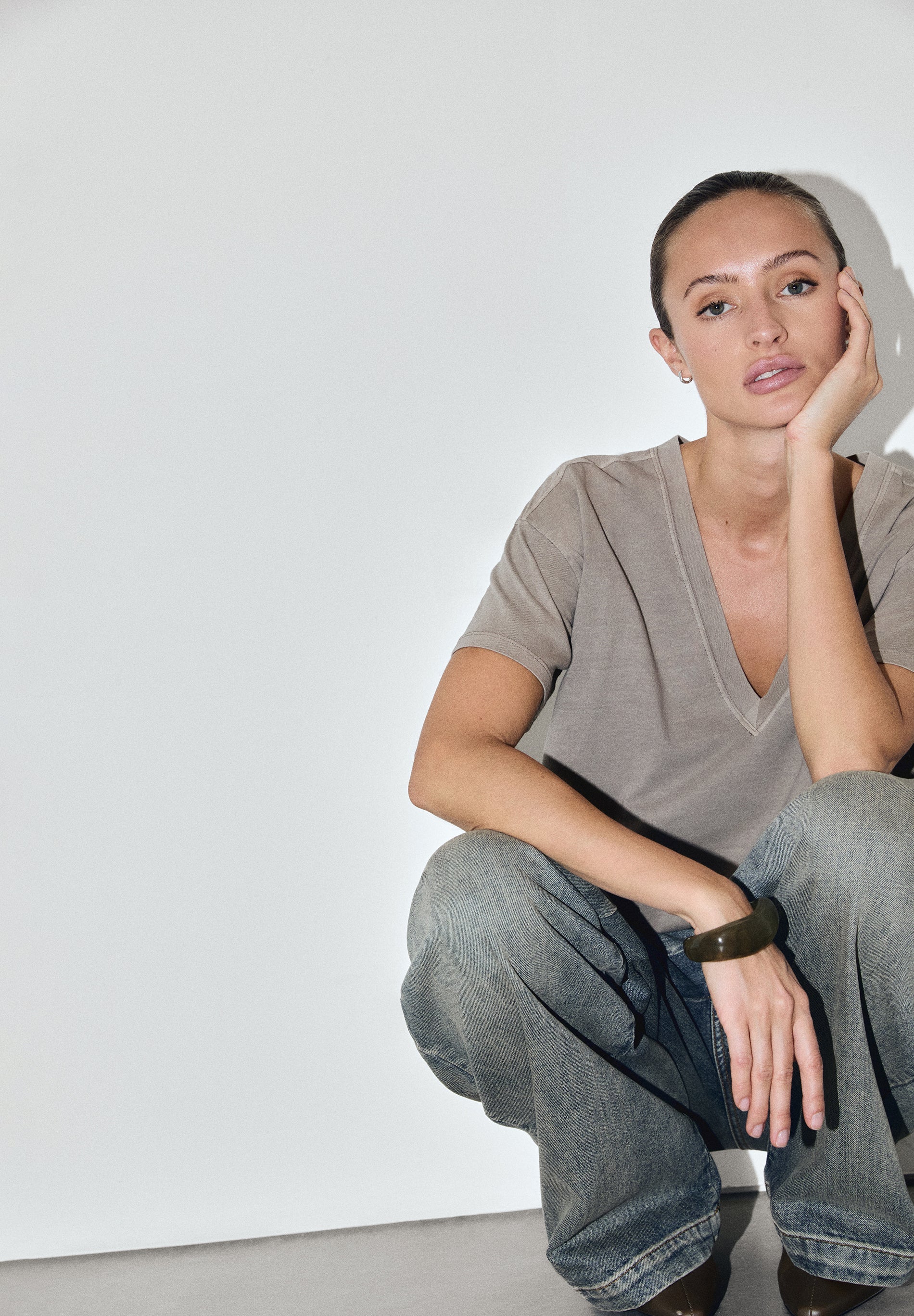 BASIC V-HALS T-SHIRT