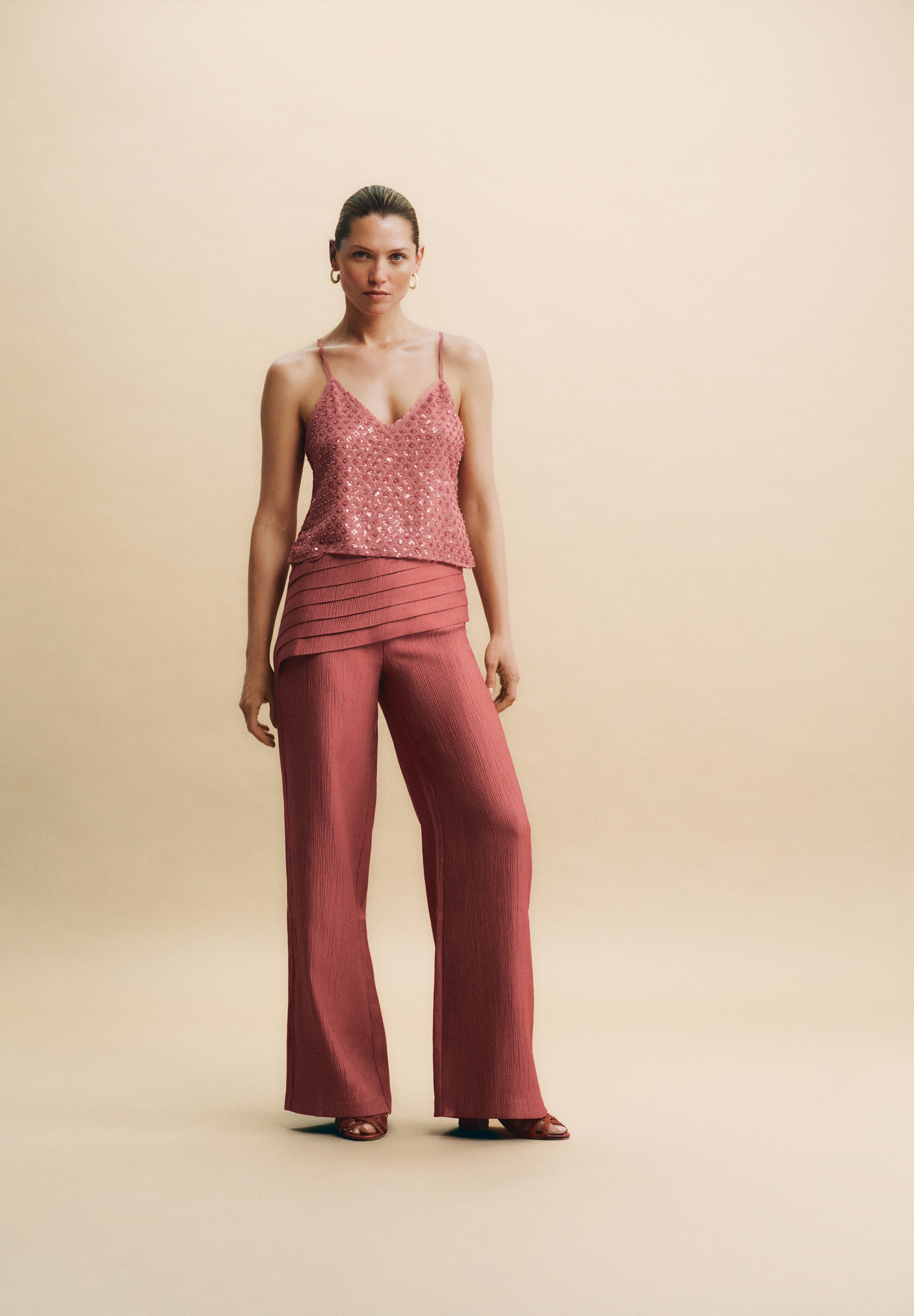 DRAPIERTE HOSE MIT TEXTUR