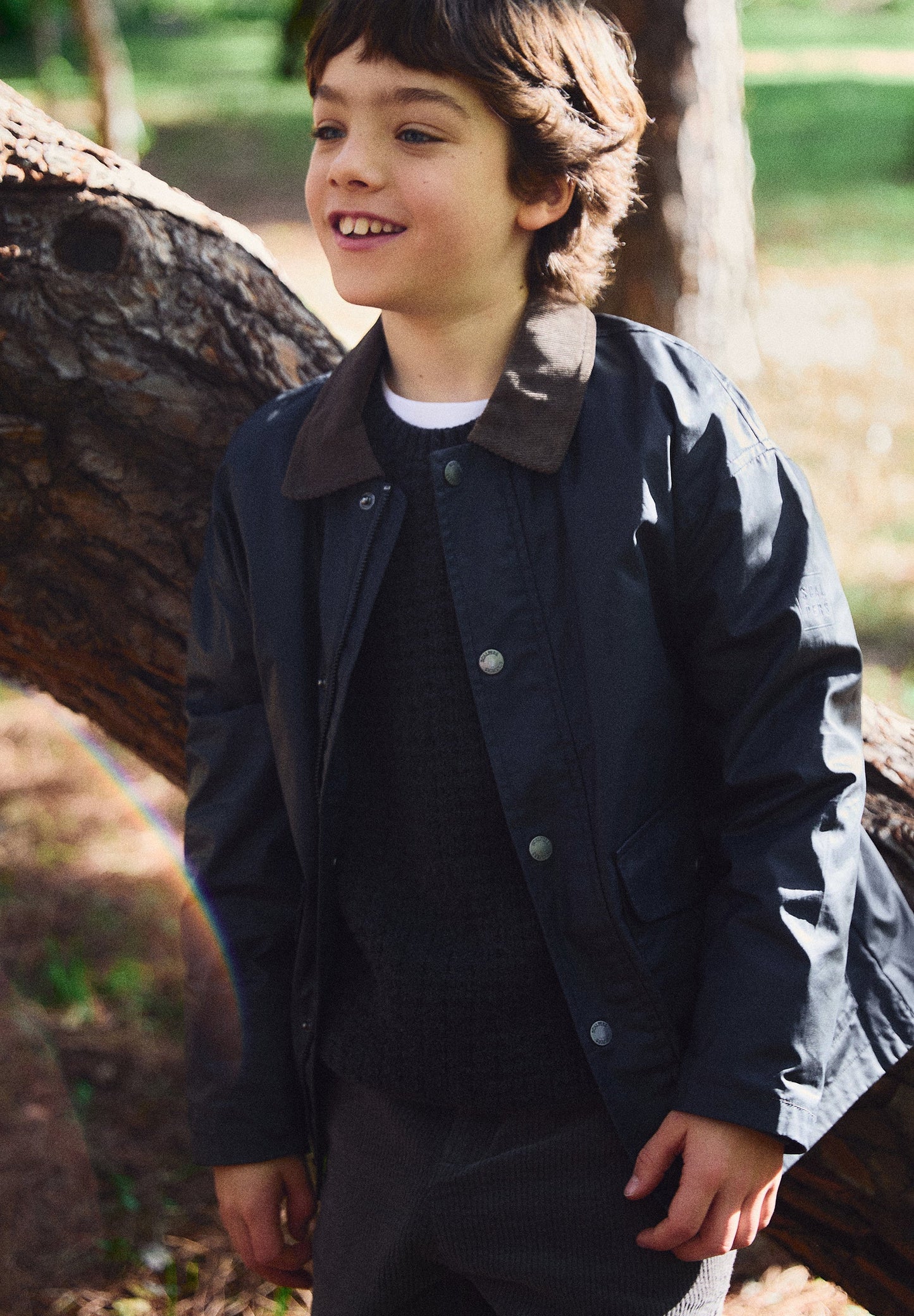 CARDIGAN MIT FARBLICH ABGESETZTEM CORDKRAGEN