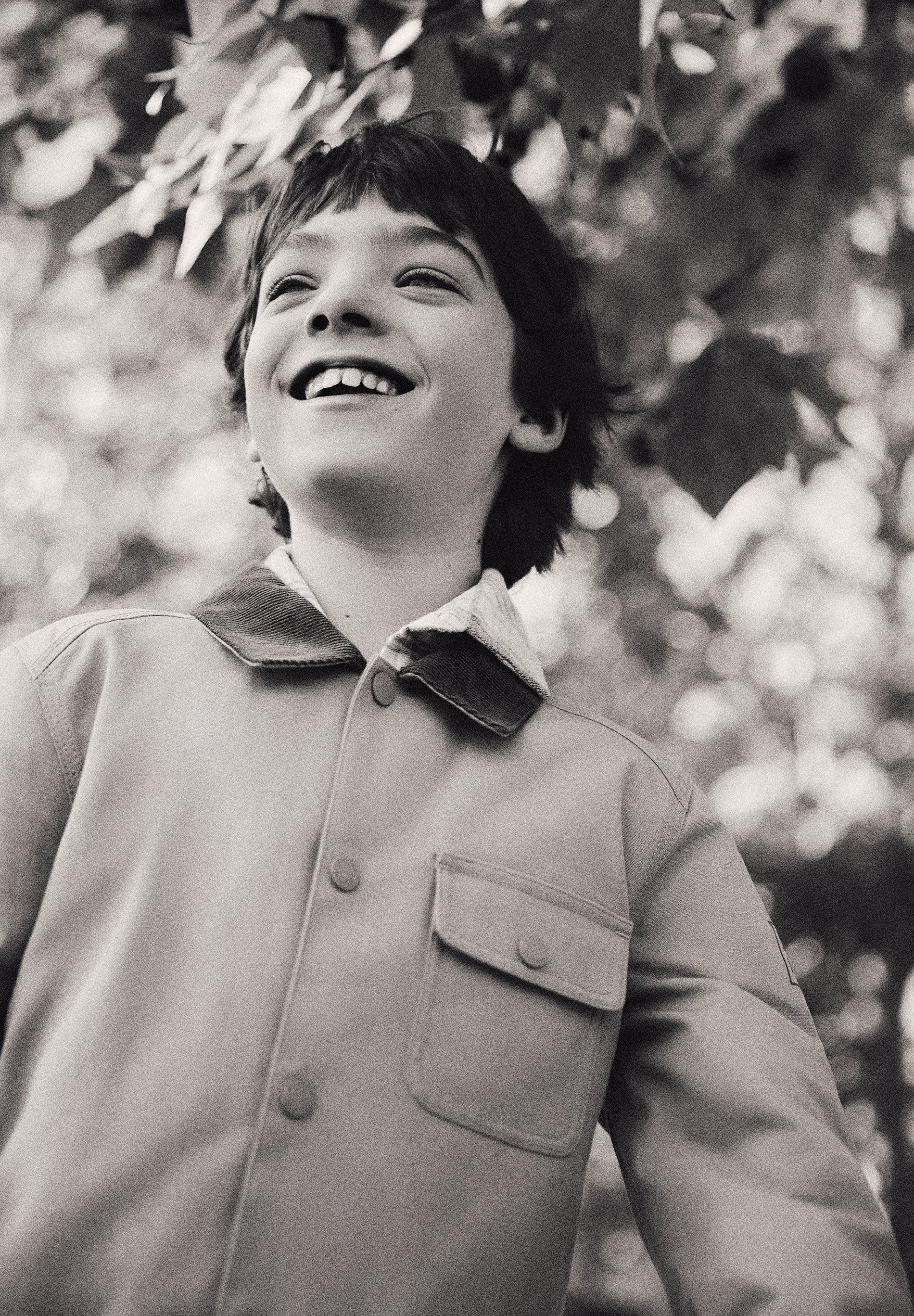 CARDIGAN MIT HEMDKLEID-KRAGEN