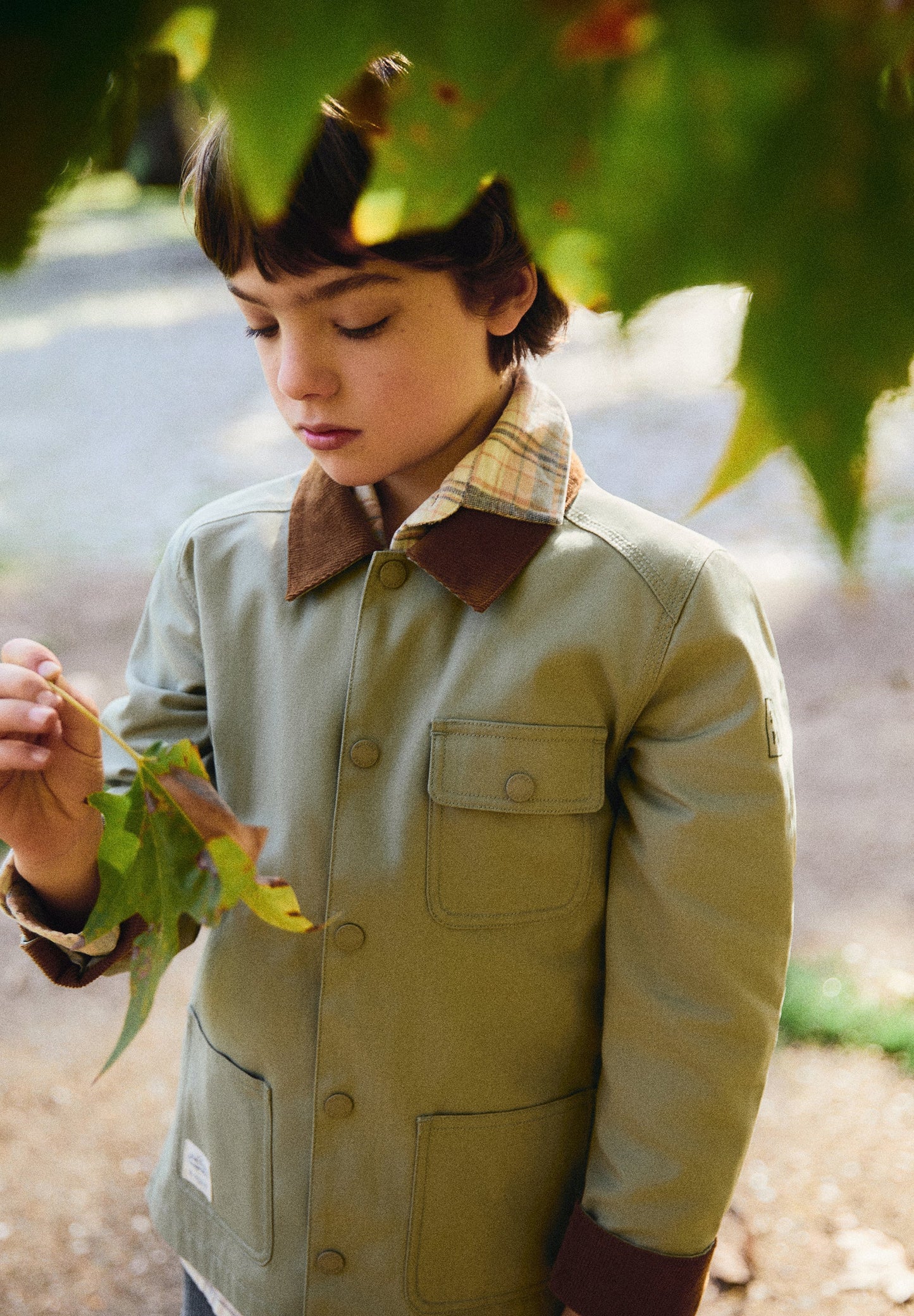 CARDIGAN MIT HEMDKLEID-KRAGEN