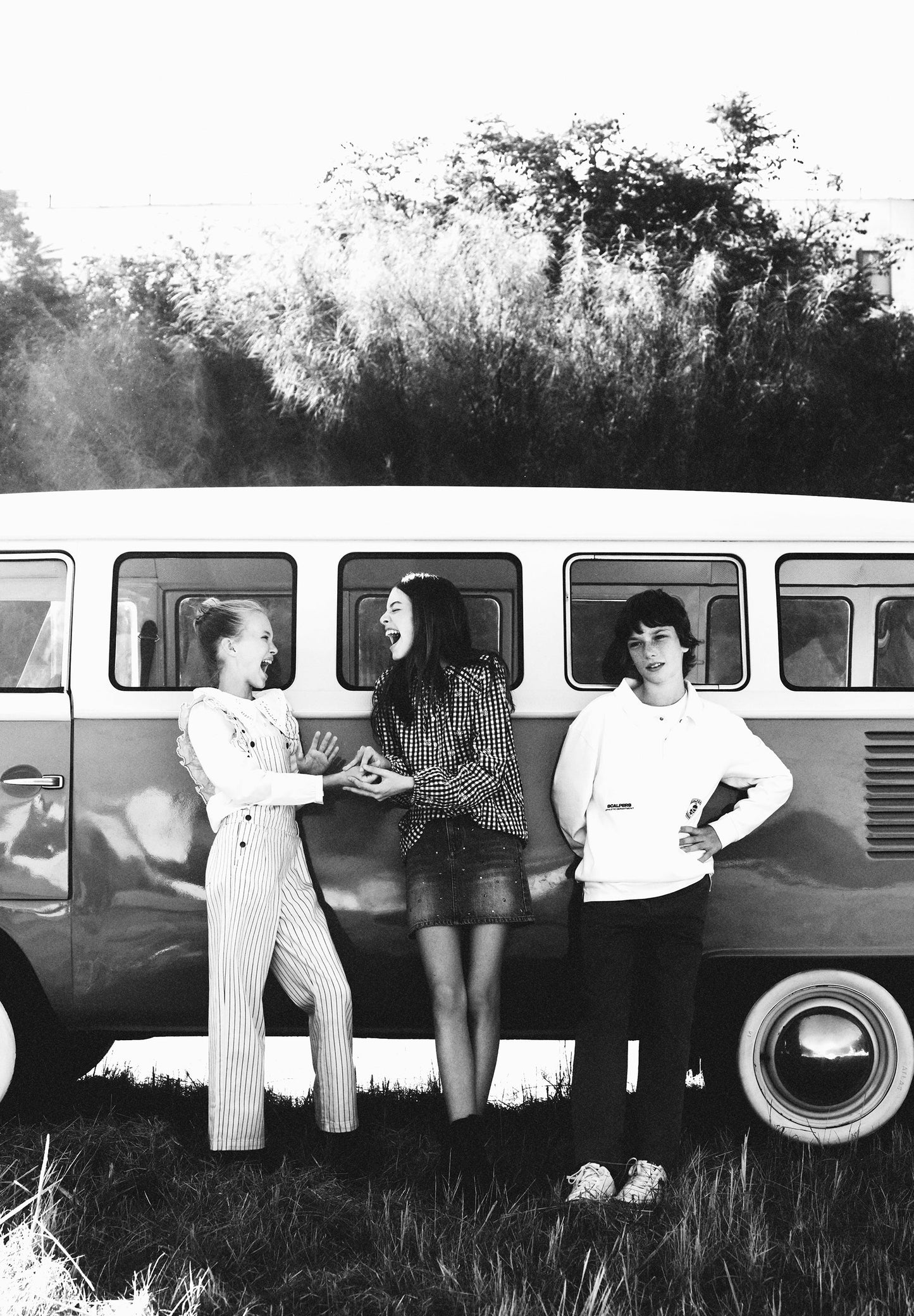 GESTREIFTER JUMPSUIT MIT RÜSCHEN