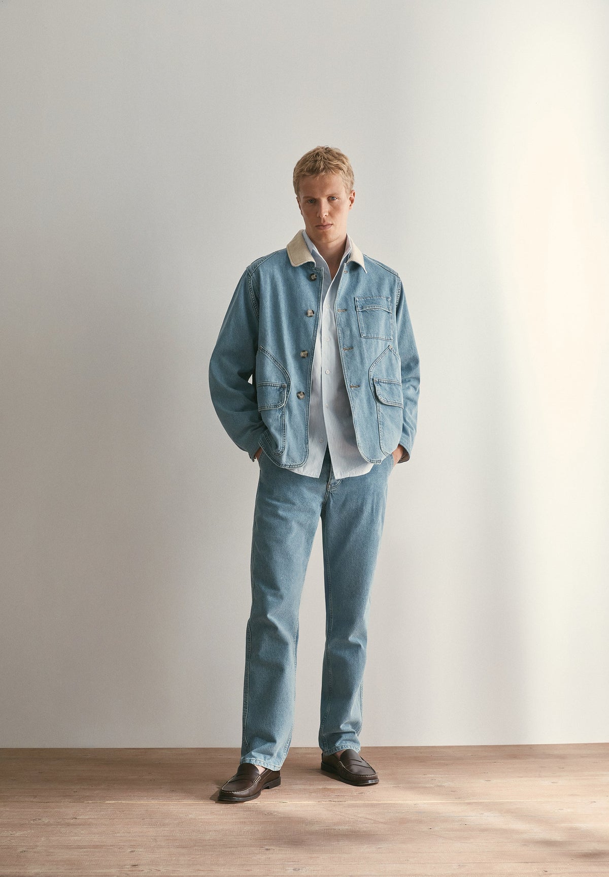 REGULAR FIT WASHED JEANS