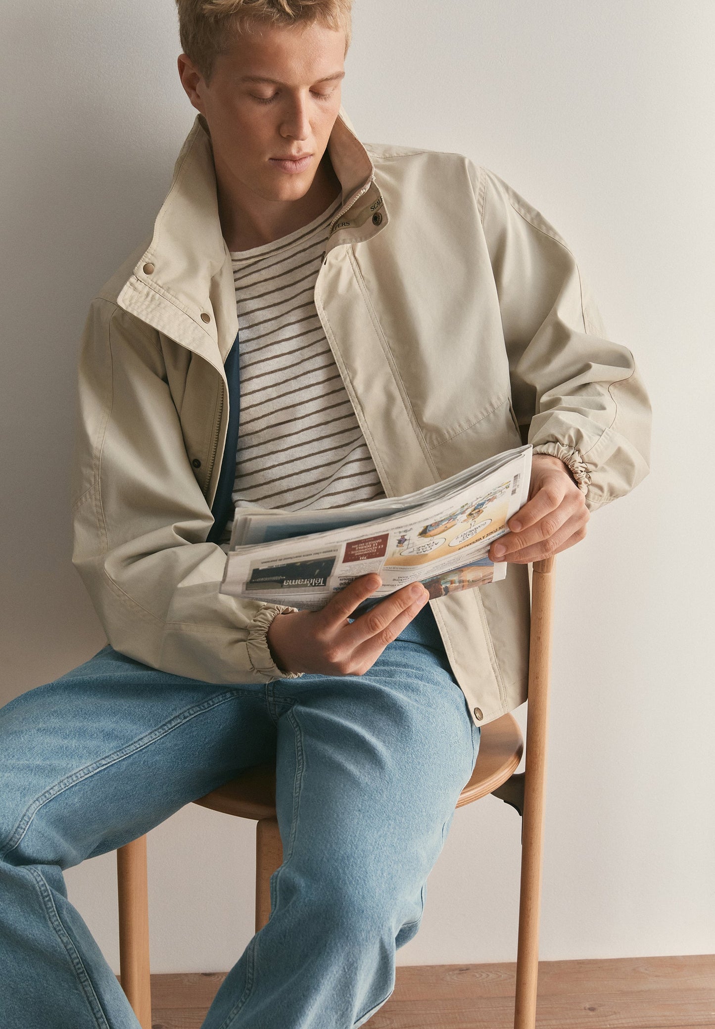 FUNKTIONSJACKE MIT VERDECKTER KAPUZE