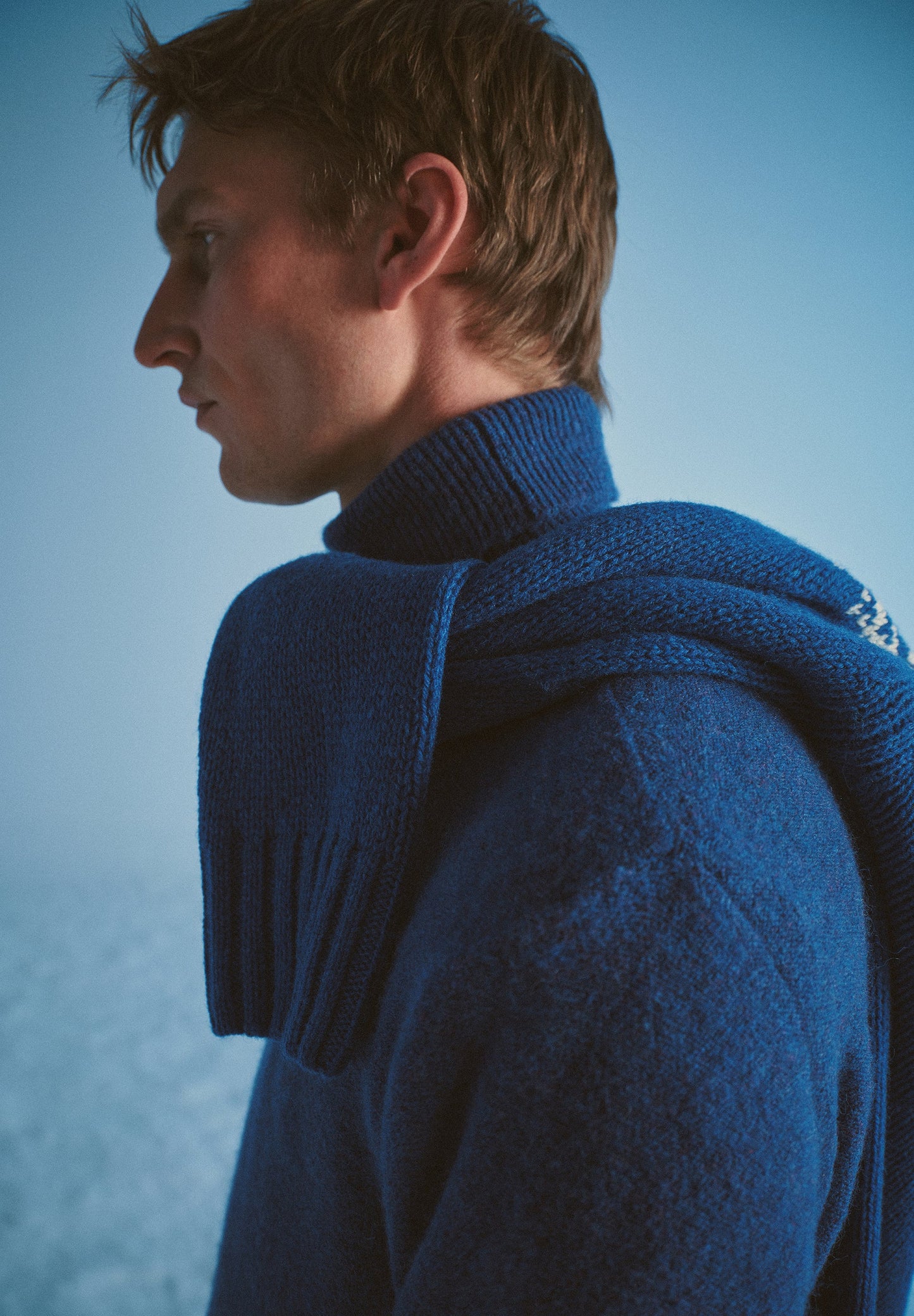 PULLOVER MIT UMLEGEKRAGEN AUS WOLLE