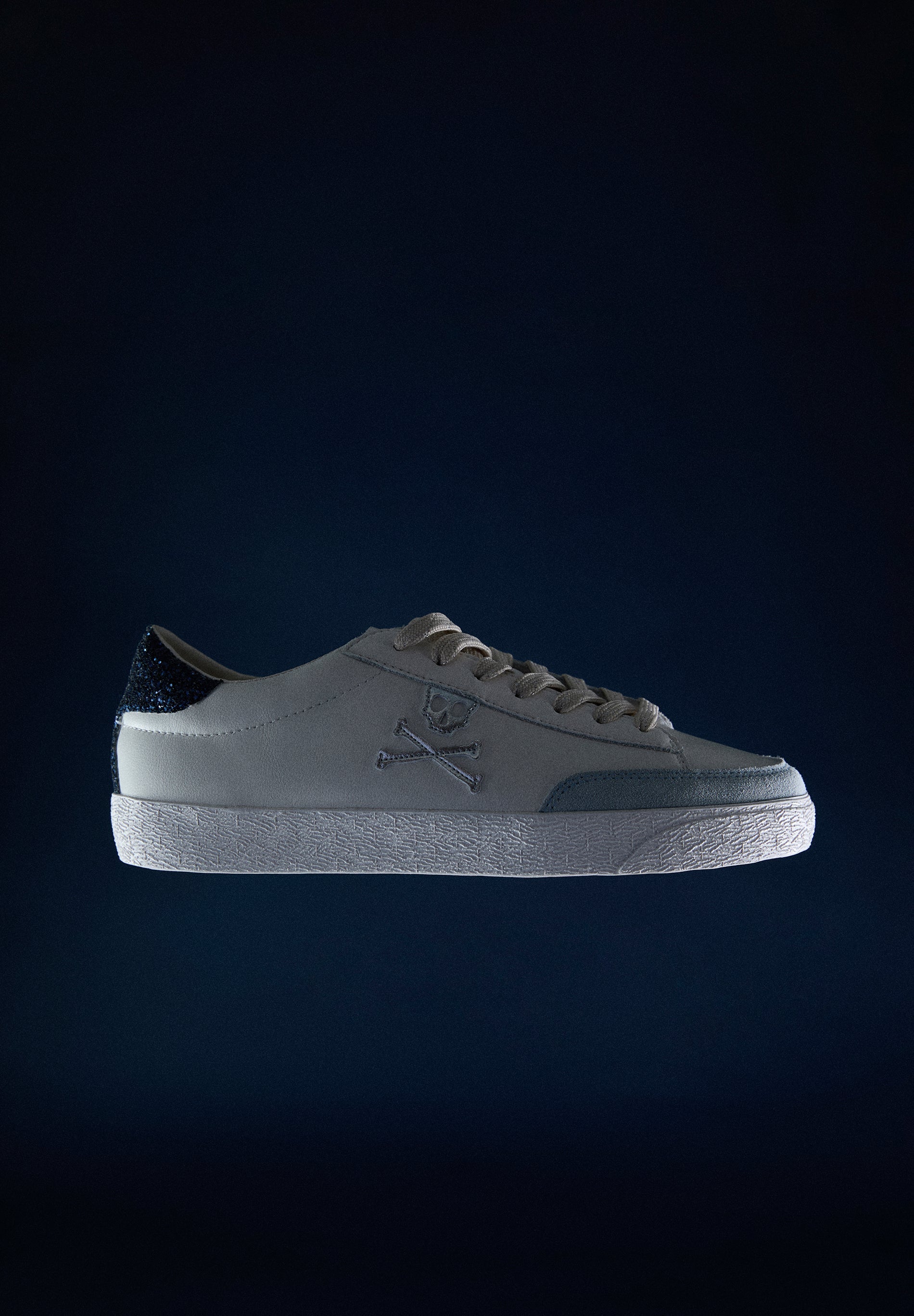 LOW TOP SNEAKERS WITH GLITTER SKULL