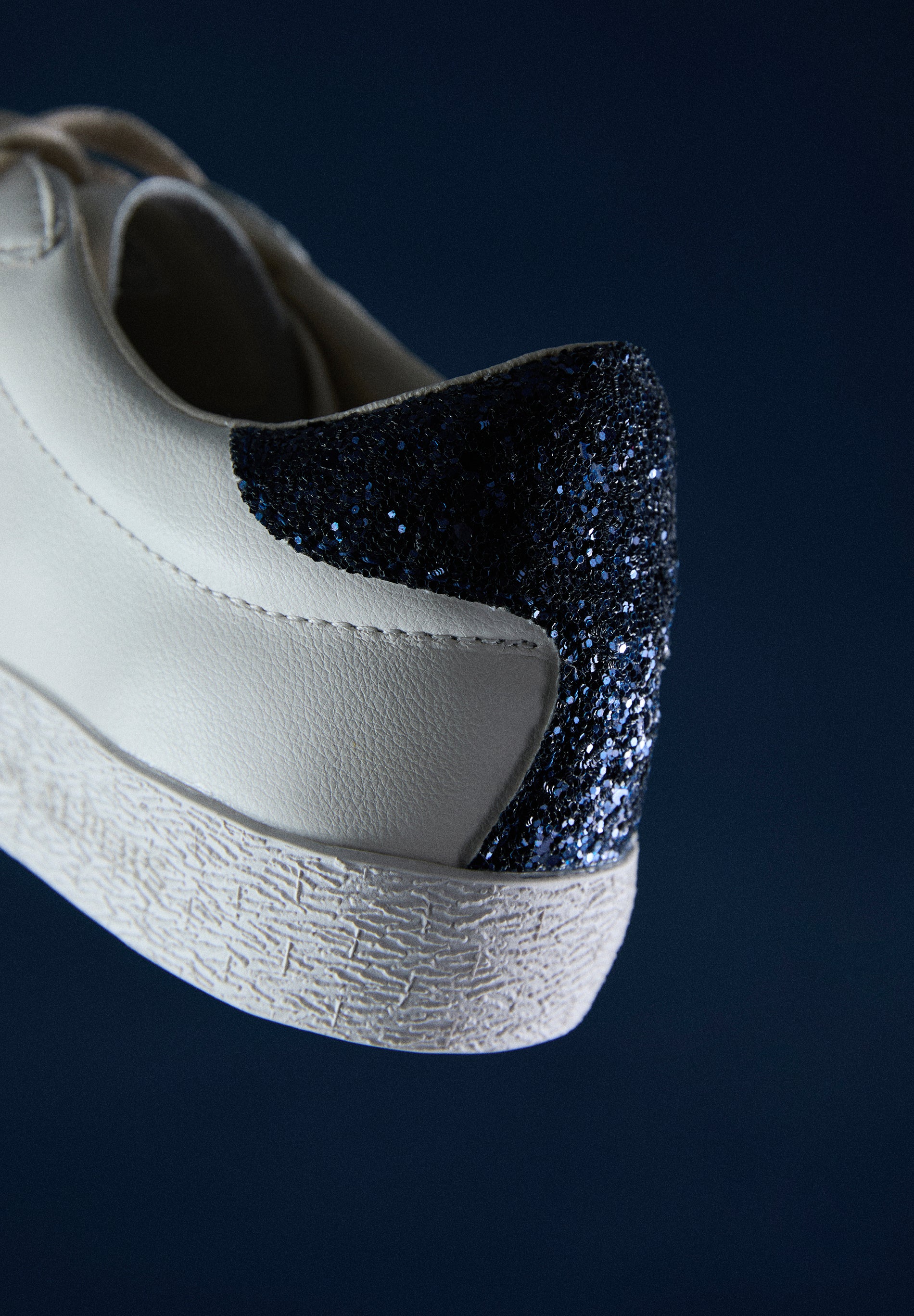 LOW TOP SNEAKERS WITH GLITTER SKULL