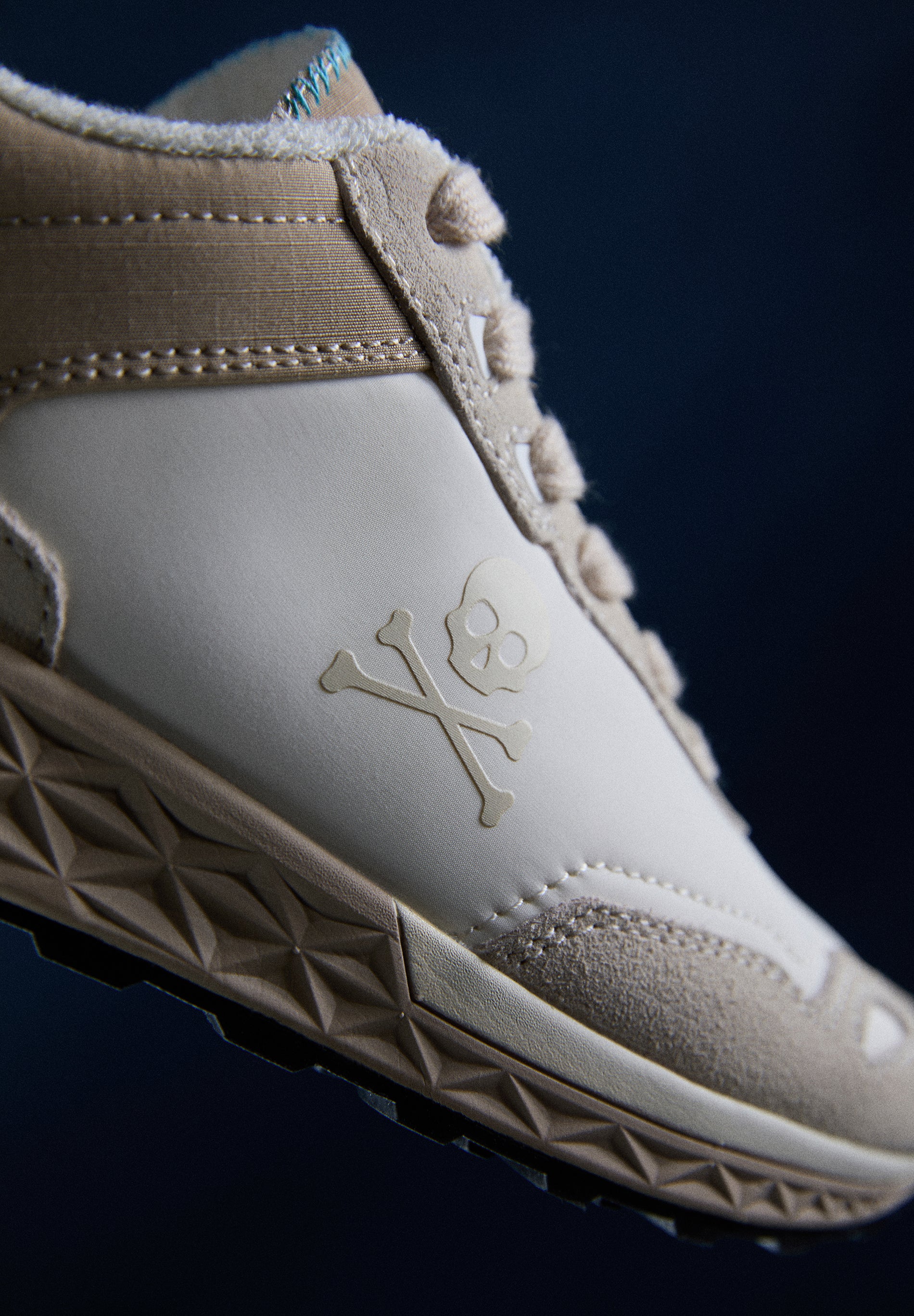 SNEAKERS WITH SIDE SKULL