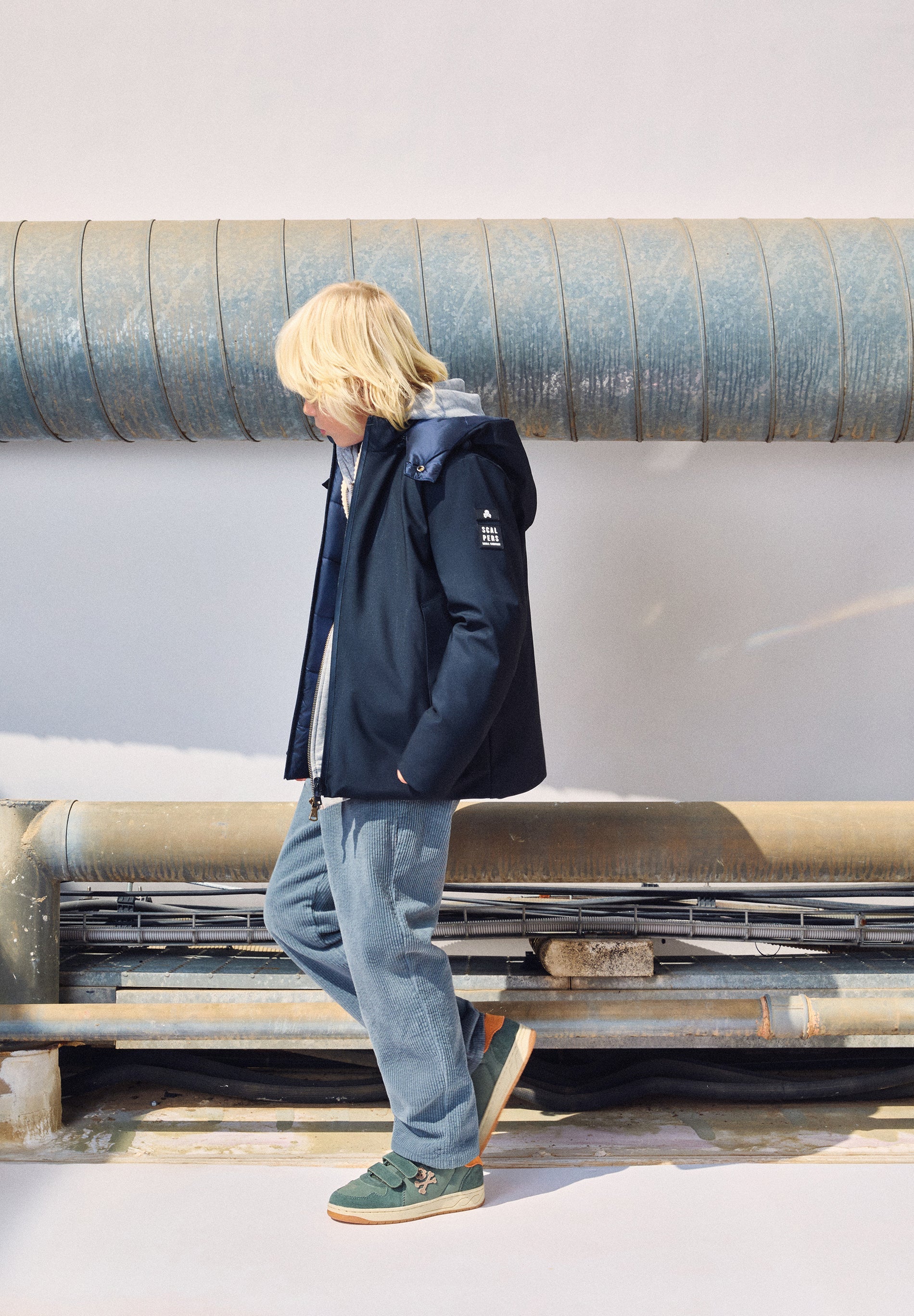 JACKET WITH DETACHABLE HOOD AND LOGO