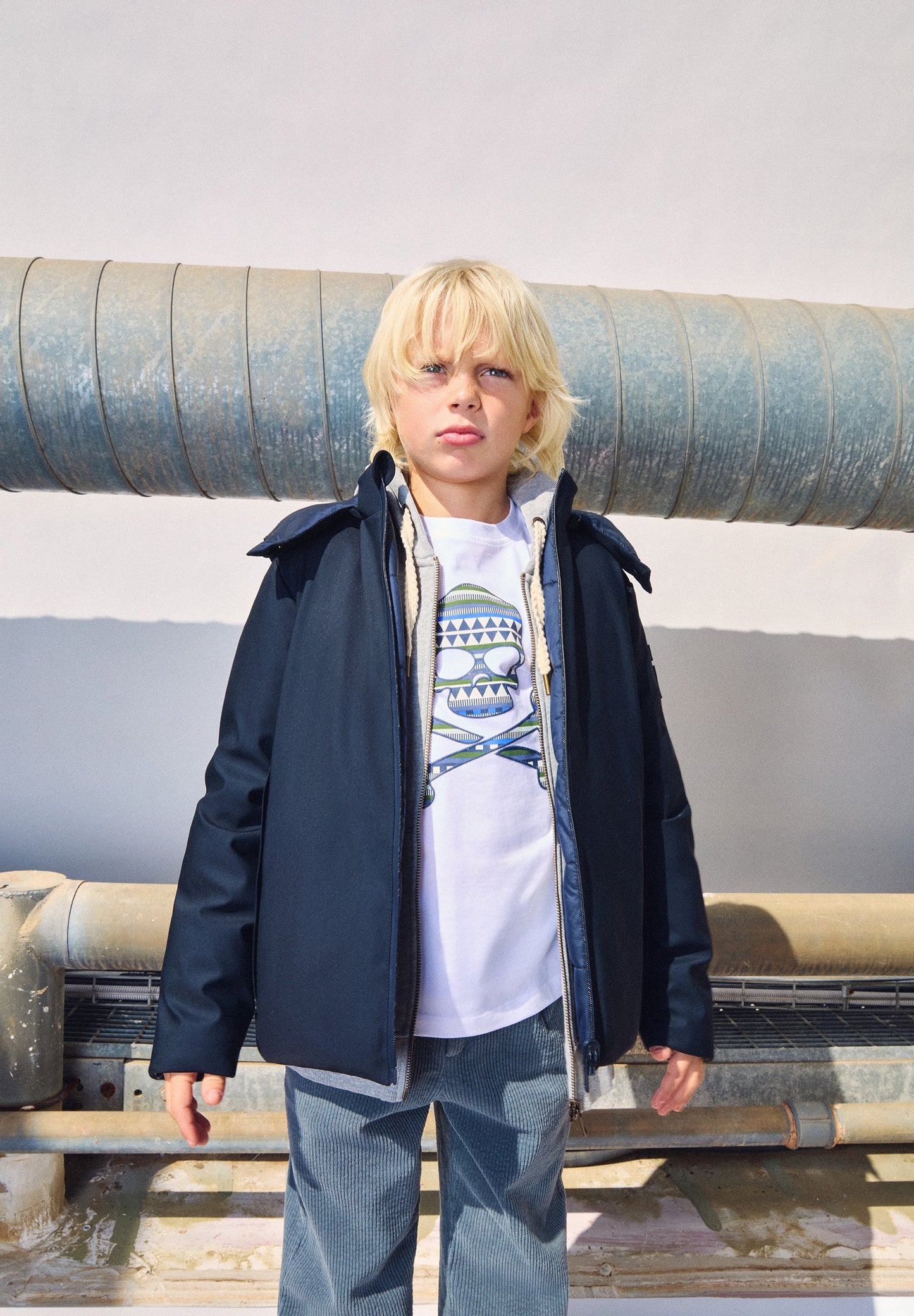 T-SHIRT MIT TOTENKOPF-PRINT