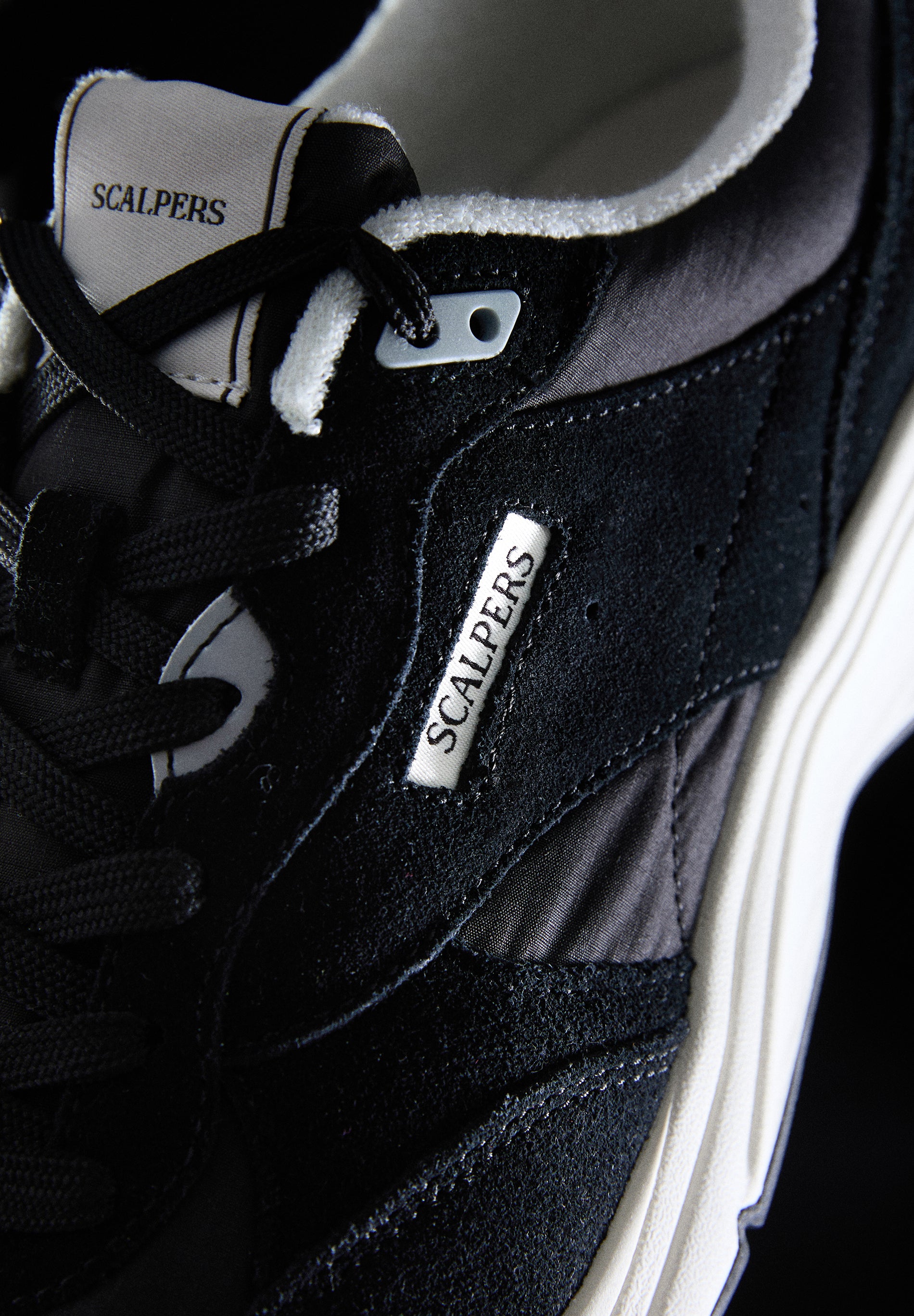 SNEAKERS WITH CONTRAST HEEL