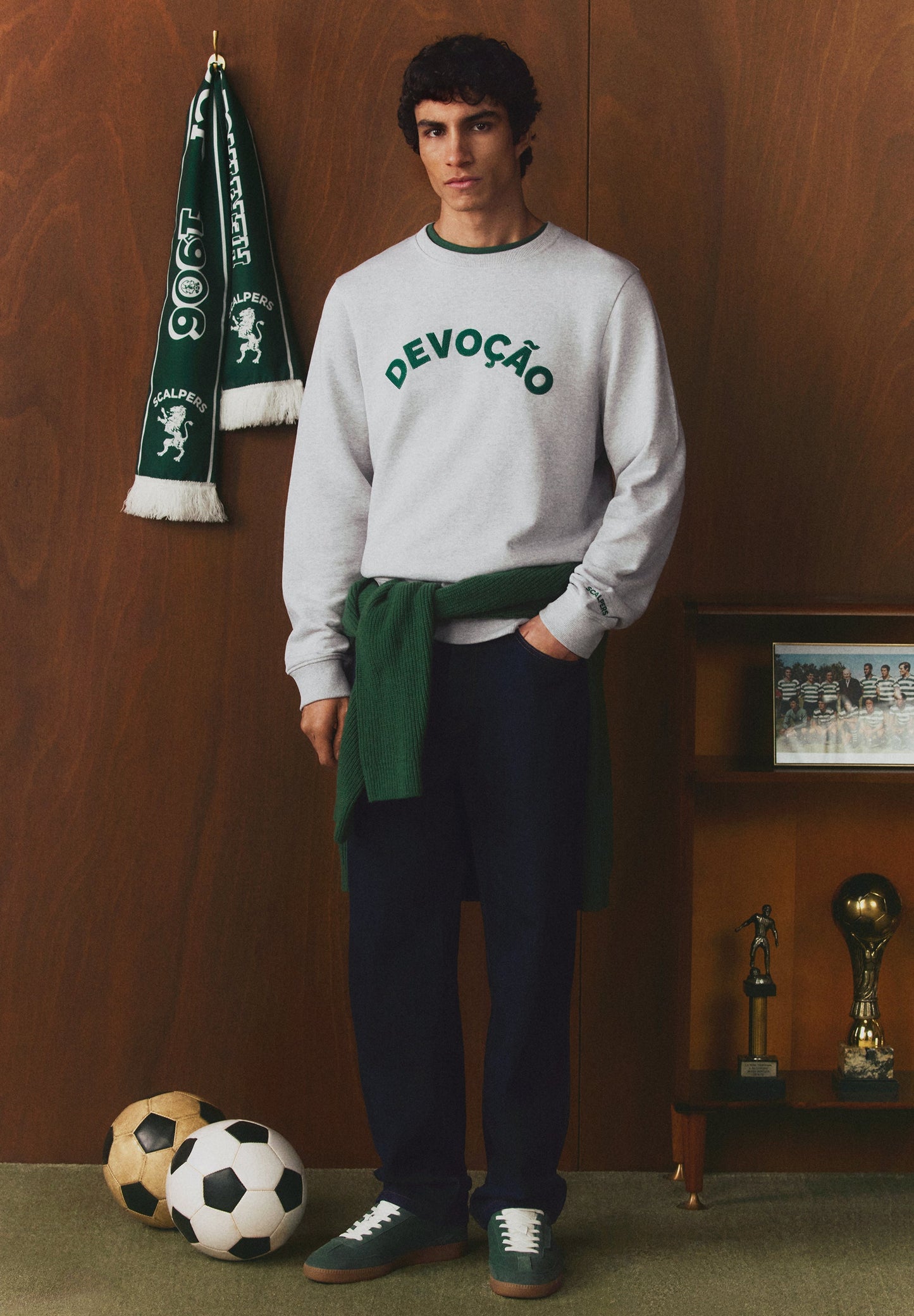 HOODY SCALPERS X SPORTING CP MIT STICKEREI
